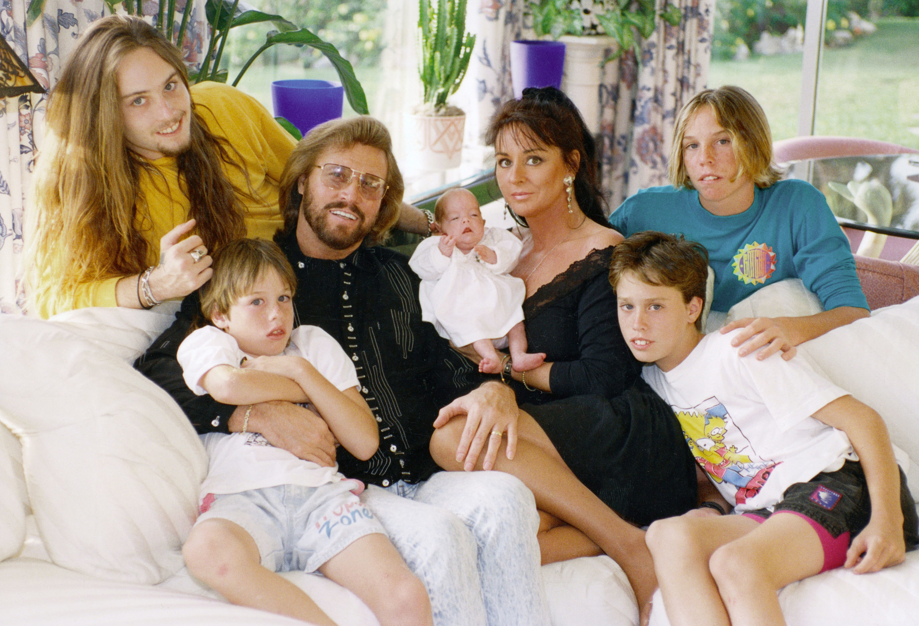 Qué fue de...: Tras los años de alcohol, drogas y derroche, la vida con miedos de Barry Gibb, el único de los Bee Gees que aún vive | Qué fue de
