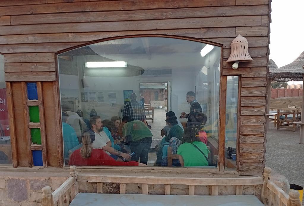 Cinco españoles, entre los 28 supervivientes tras hundirse una lancha turística con 45 personas durante un viaje de buceo en el Mar Rojo