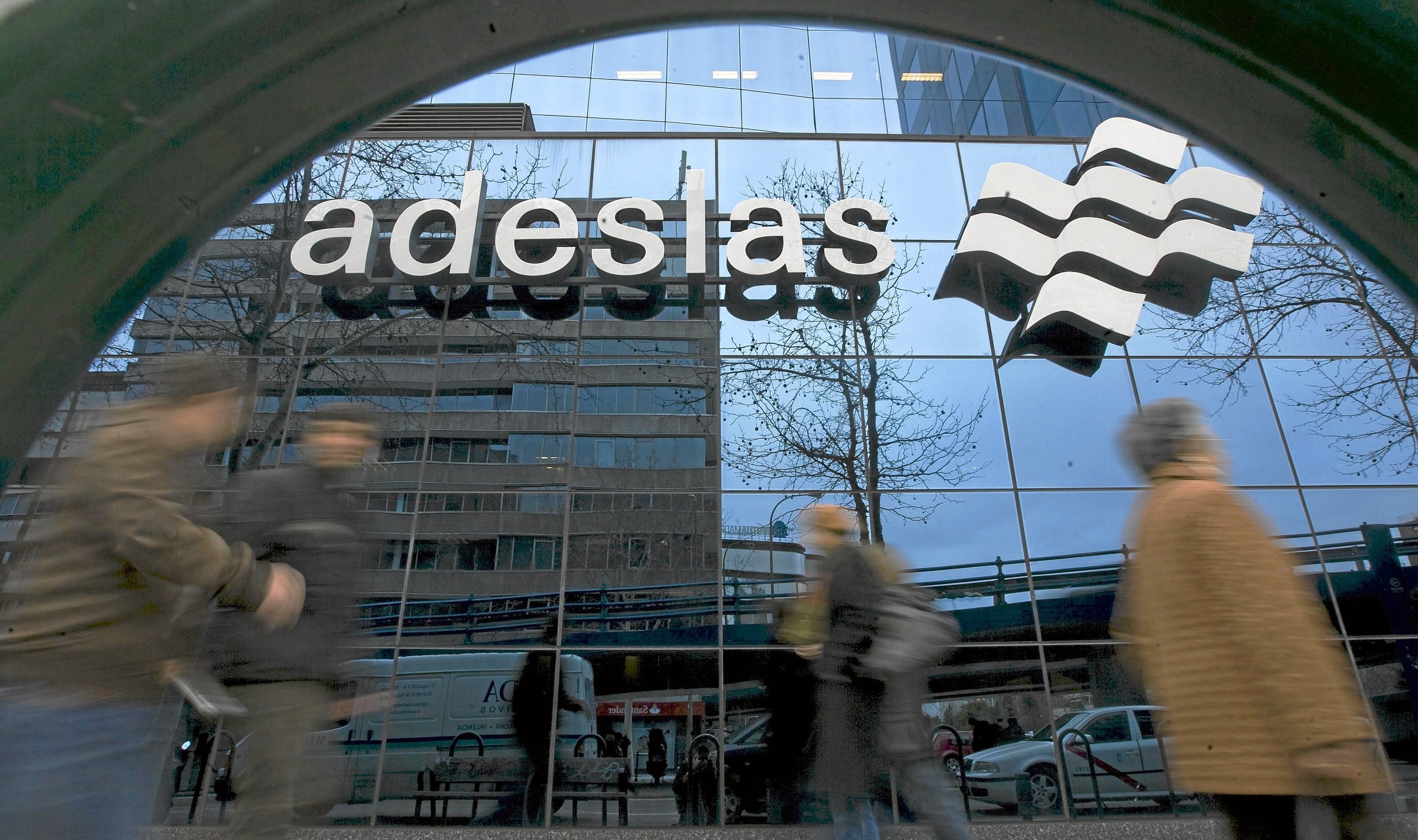 Adeslas comunica a los mutualistas de Muface que dejará de atenderles ...