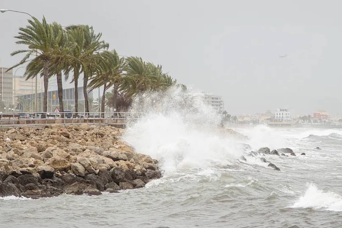 Olas Riga Lluvia, viento y oleaje ponen en aviso a 7 provincias, Gerona en nivel ...