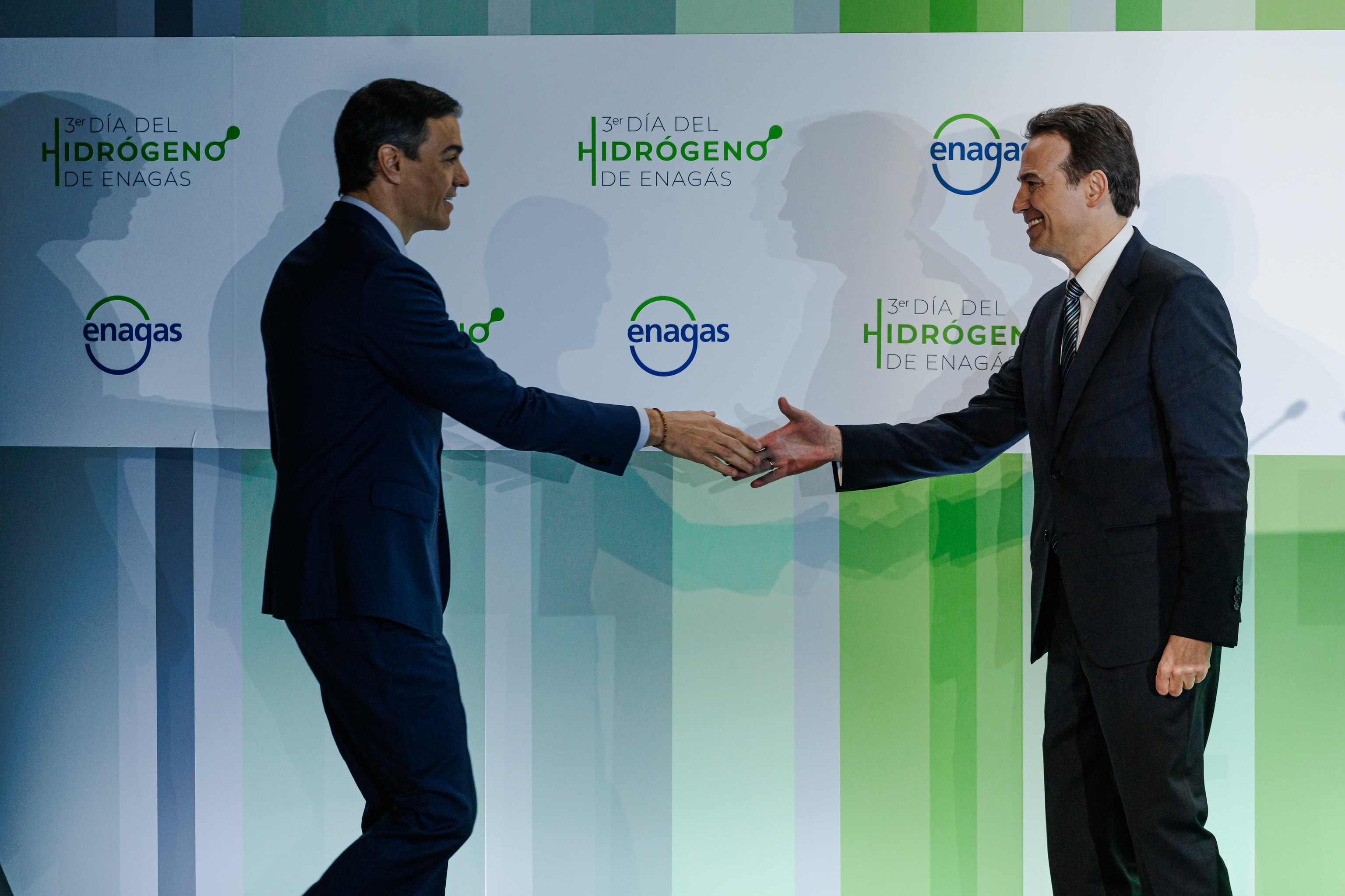Sánchez lanza un aviso a Trump y reivindica el "green, baby, green" contra el "monopolio de los hidrocarburos" ante la plana mayor de la industria renovable