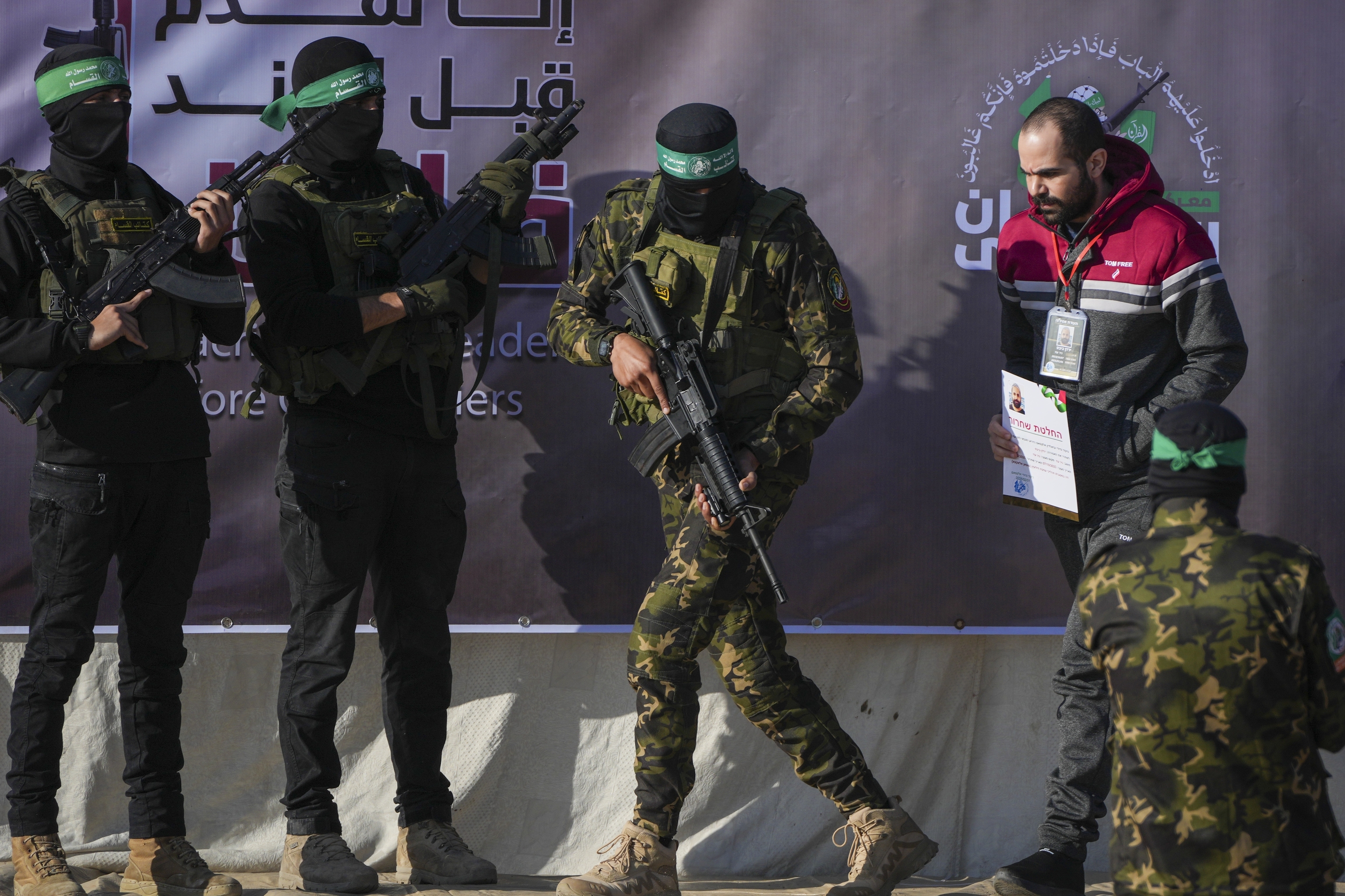Hamas libera a tres rehenes israelíes tras 484 días en cautiverio