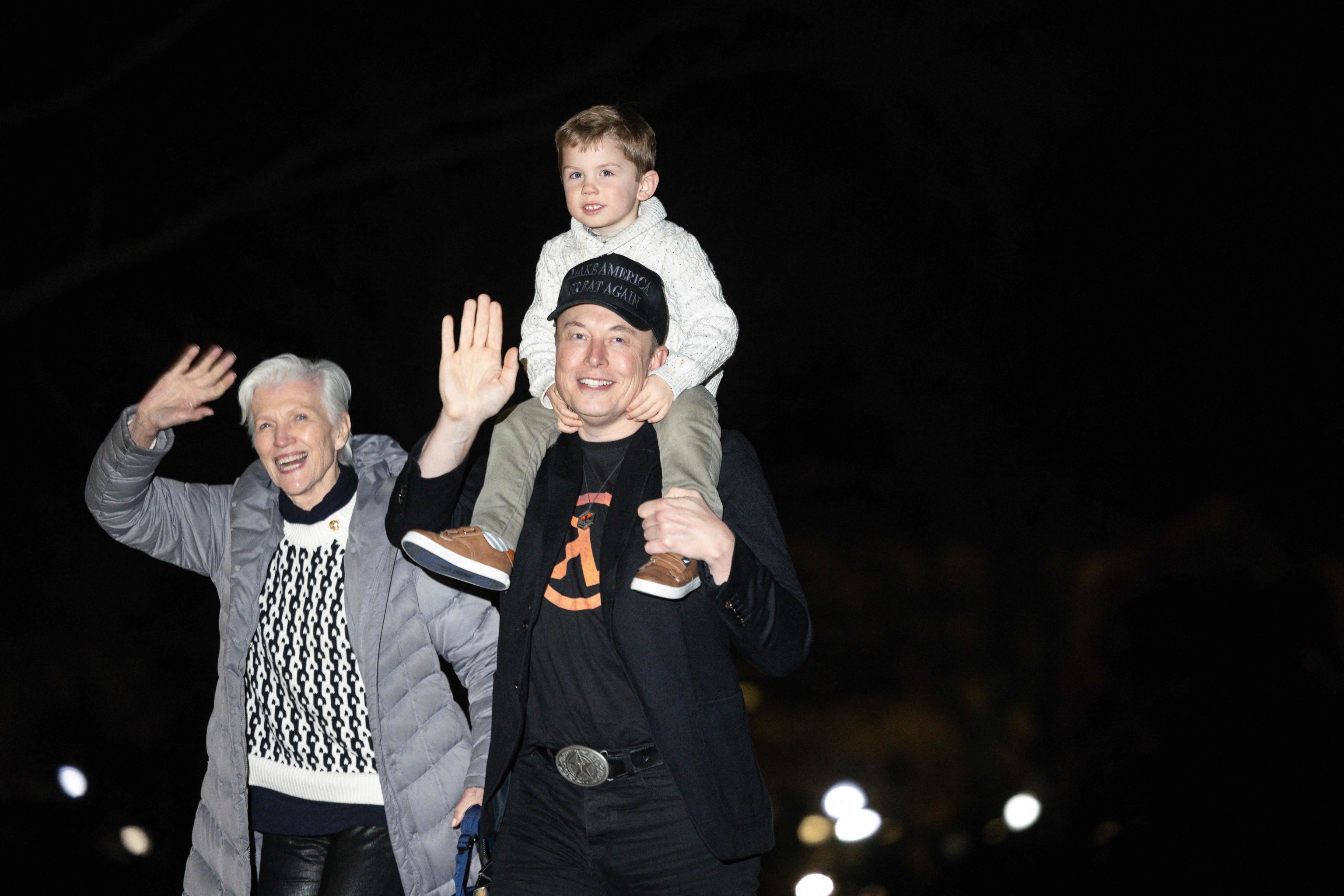 Los tratos a los que llega la mano derecha de Elon Musk con las madres ...