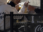 Sanidad le da el empujón final a la ley antitabaco que amplía los espacios sin humo, regula los vápers y prohíbe el consumo de cualquier forma a menores