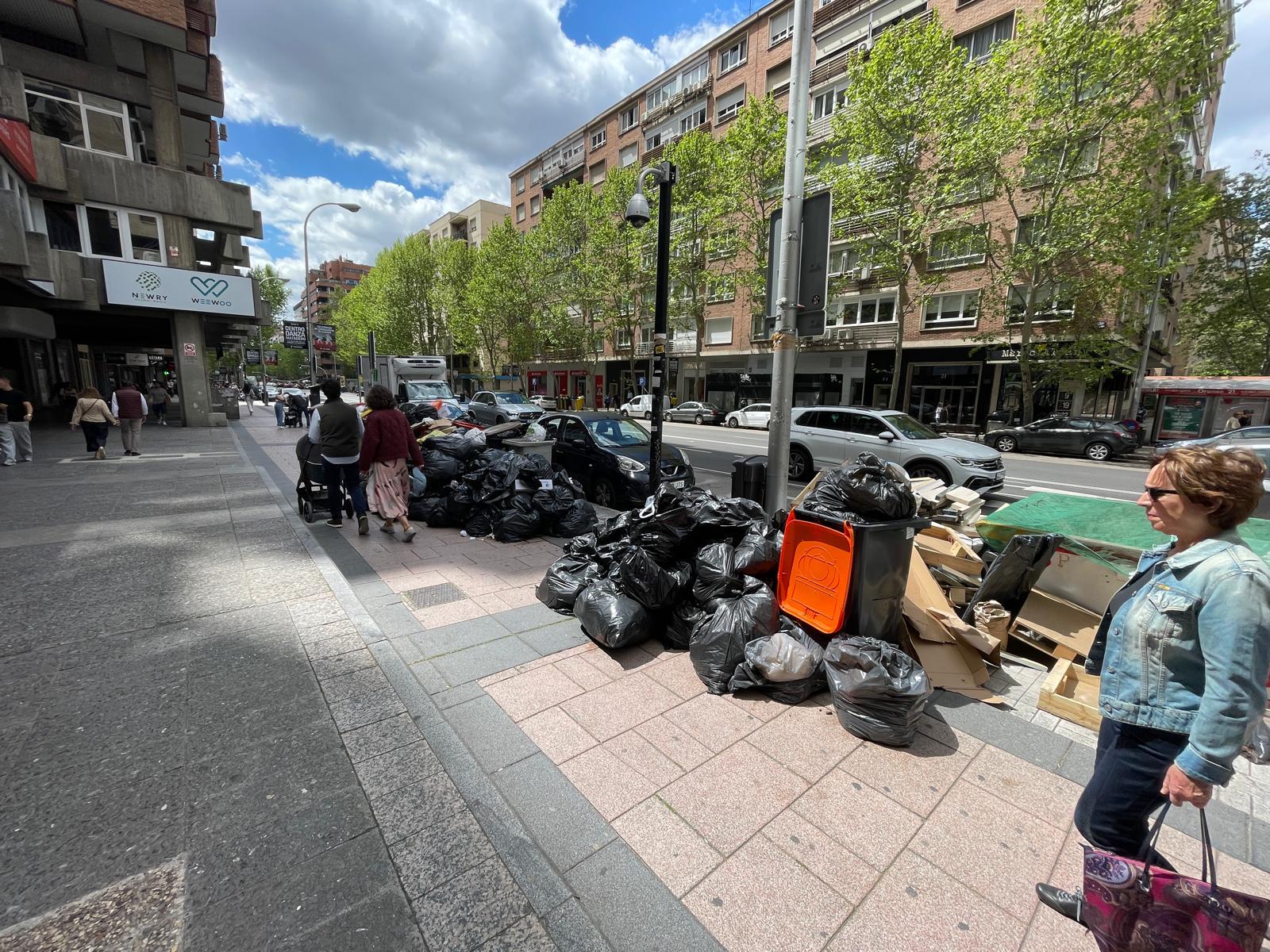 La huelga de basuras se mantiene en Madrid y el Ayuntamiento prepara ...