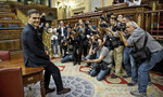 Ocho años de Sánchez: la sonrisa de la moción de censura convertida en mueca