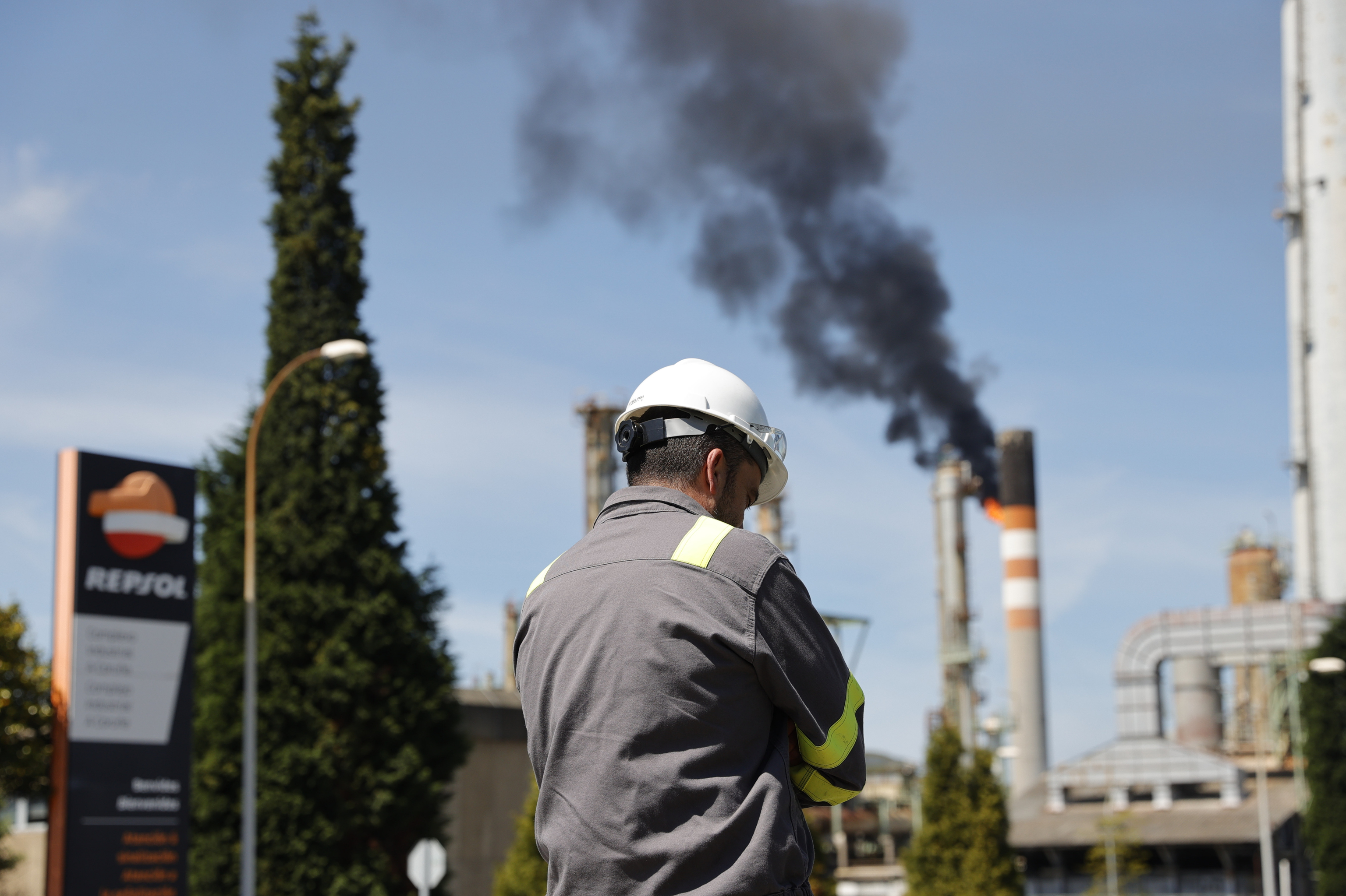 Tic tac para la primera ola de demandas por el apagón: Repsol, Moeve y la gran industria tienen dos meses para reclamar un agujero de más de 200 millones