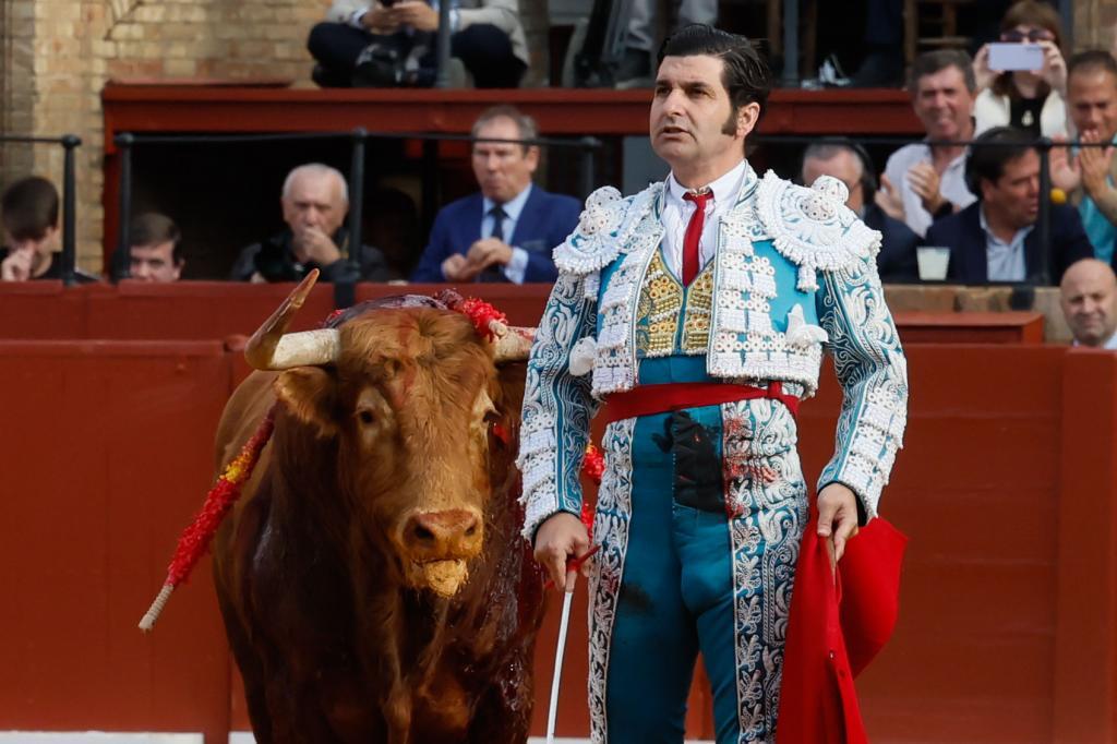 Morante sale de la cara del toro