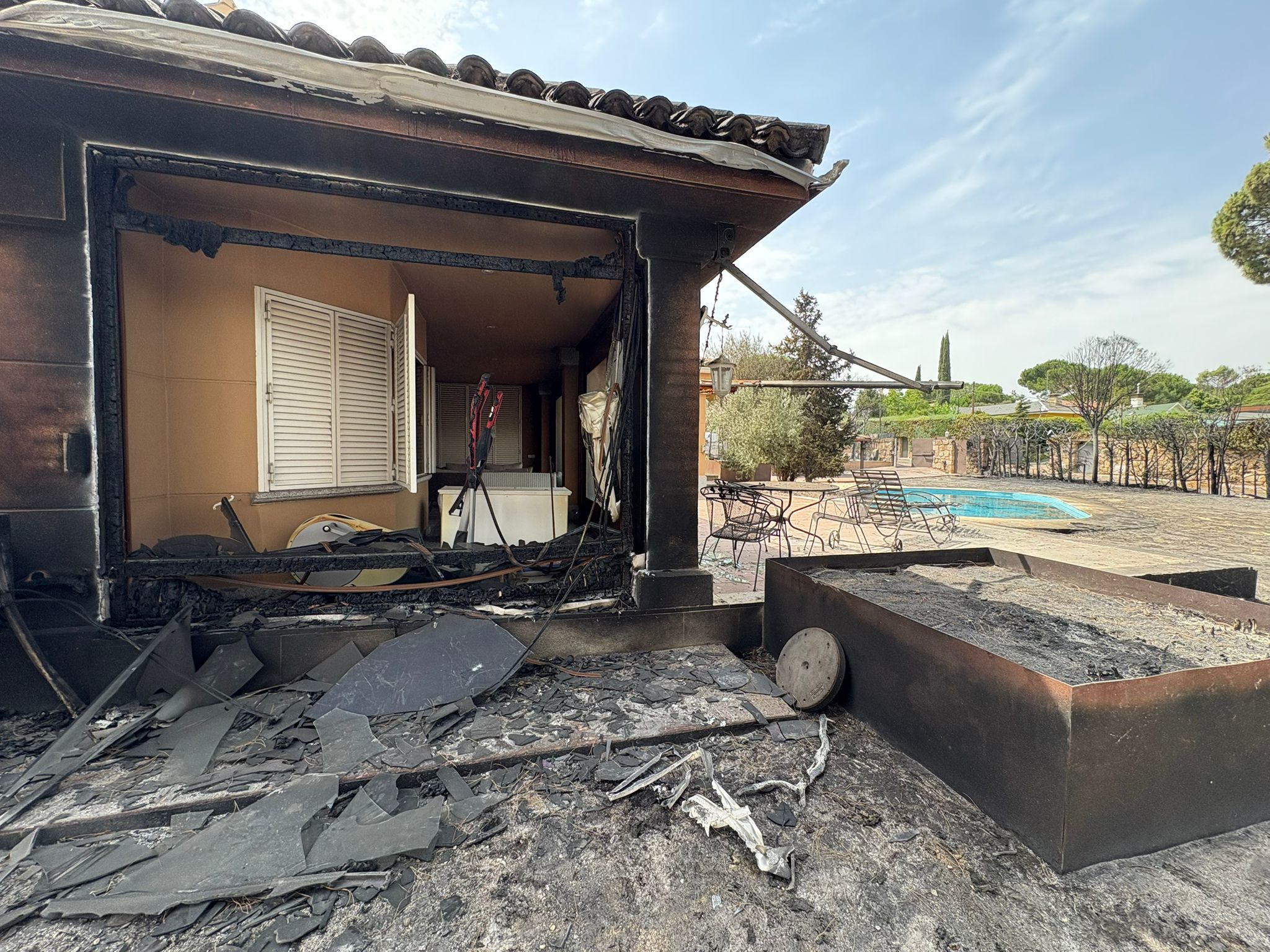 Los vecinos de Tres Cantos se reencuentran con la ceniza en sus casas ...