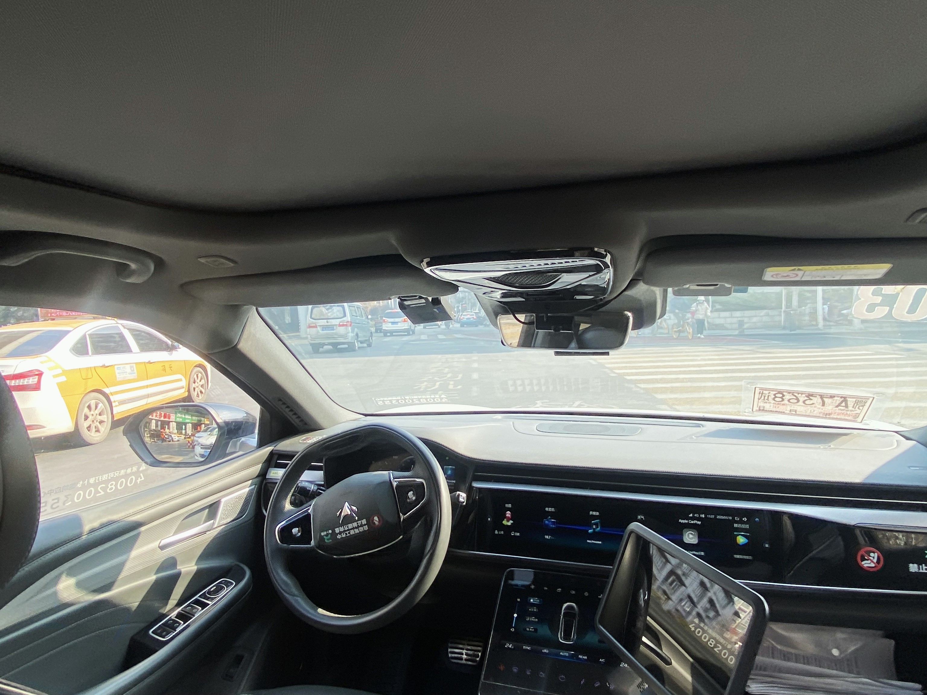 Mi viaje de 12 kilómetros por 2,5 euros en un robotaxi: así funcionan ...