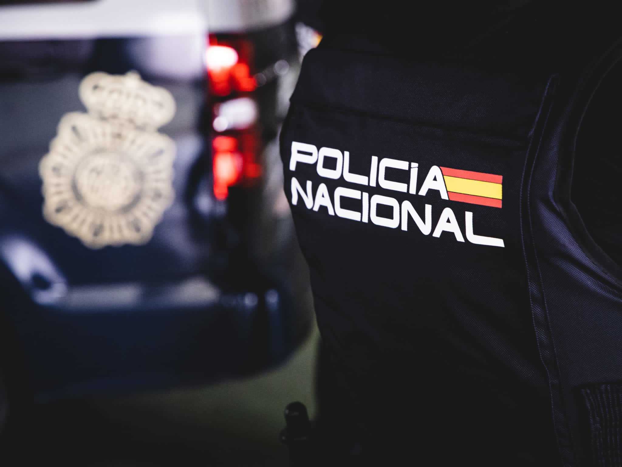 Aparece un cráneo junto a unos peluches en un contenedor del punto limpio de Béjar