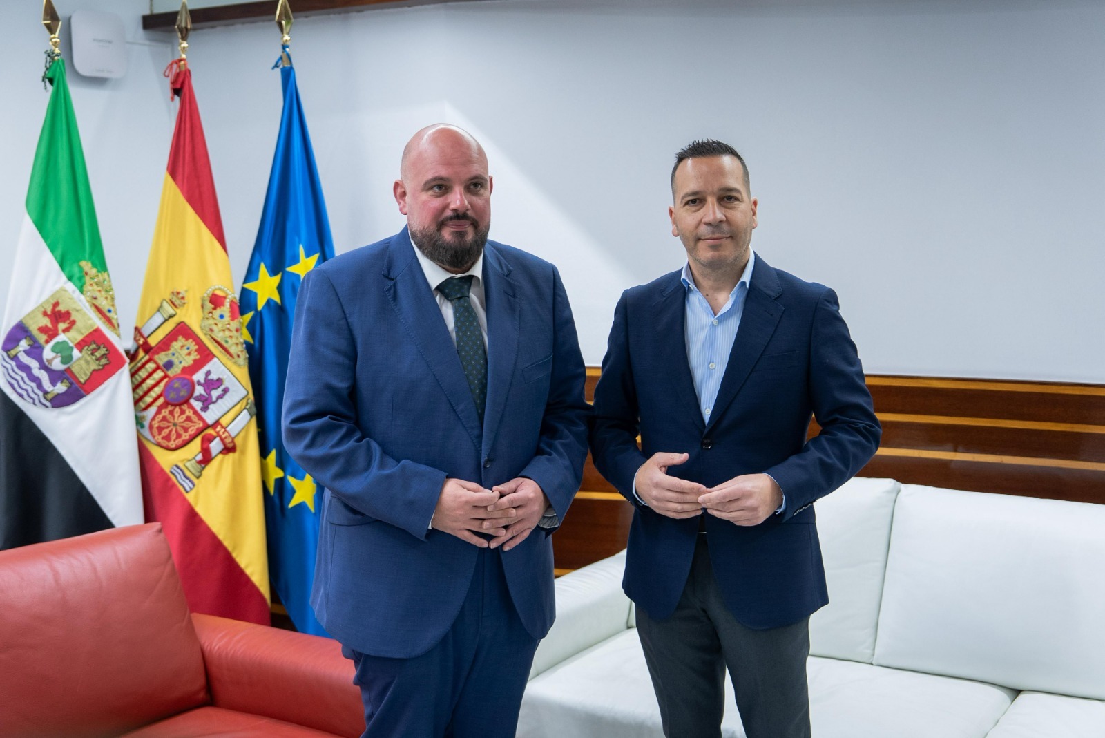 Vox mantiene su voto en contra de la investidura de Guardiola y cada vez está más cerca la repetición electoral en Extremadura