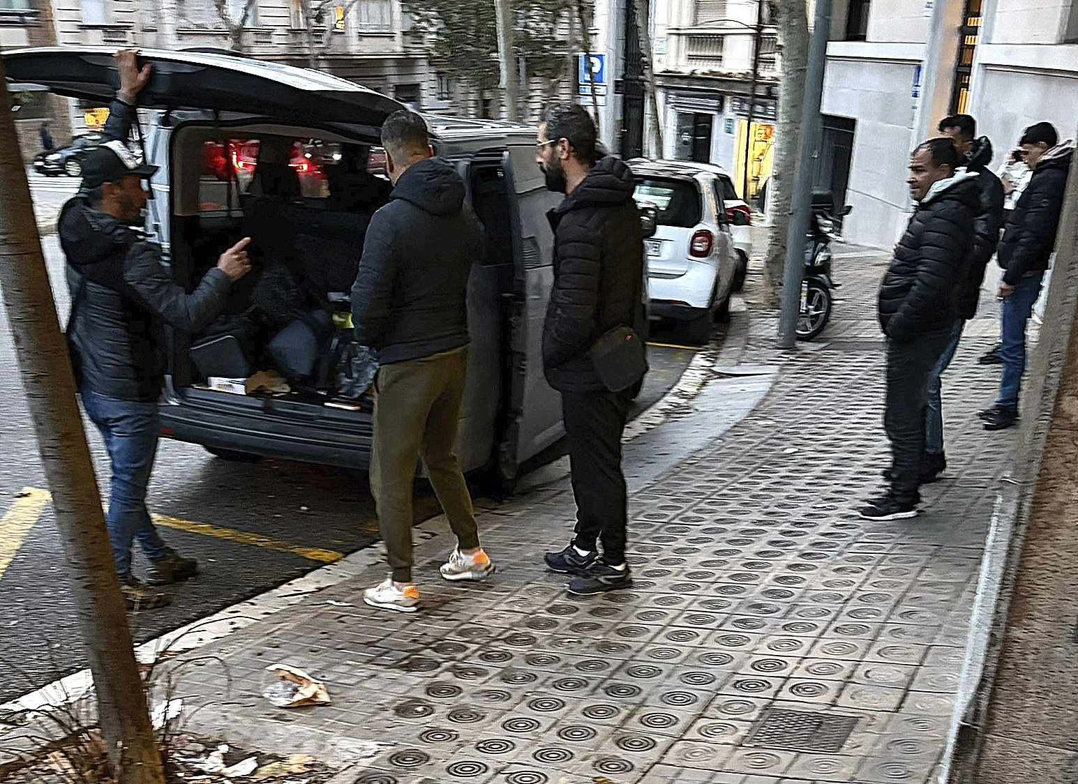 Movimientos en tres rutas europeas de migrantes ante la regularización de Sánchez