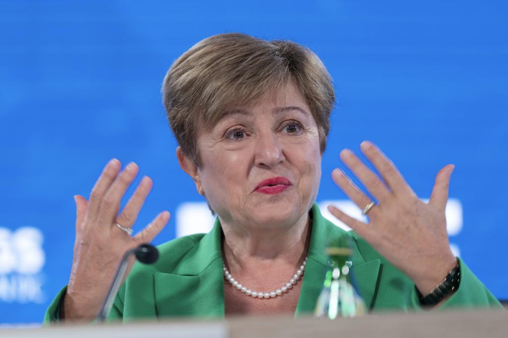 El FMI urge a España a retirar las ayudas al combustible y aumentar la oferta de vivienda El organismo internacional valora positivamente el desempeño de la economía española pese al impacto de la guerra en Oriente Próximo aunque insta al Gobierno a adoptar varias medidas Leer