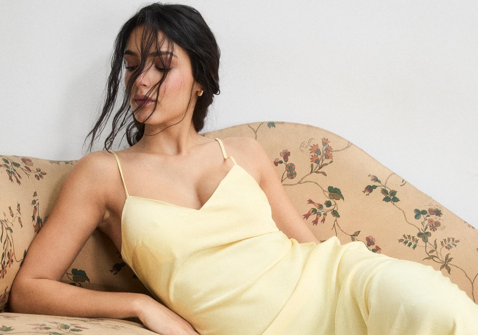 Parece un vestidor de una experta en moda de lujo: las 7 prendas de primavera para crear looks elegantes con poco presupuesto