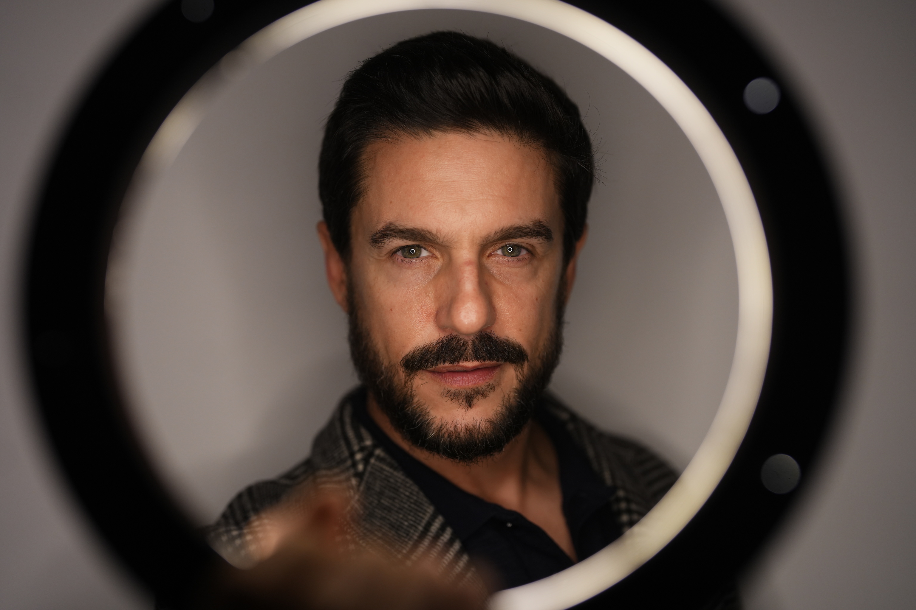 Alejo Sauras, actor: "El fenómeno fan es muy duro. Cuando todas quieren ligar contigo, no ligas con ninguna"