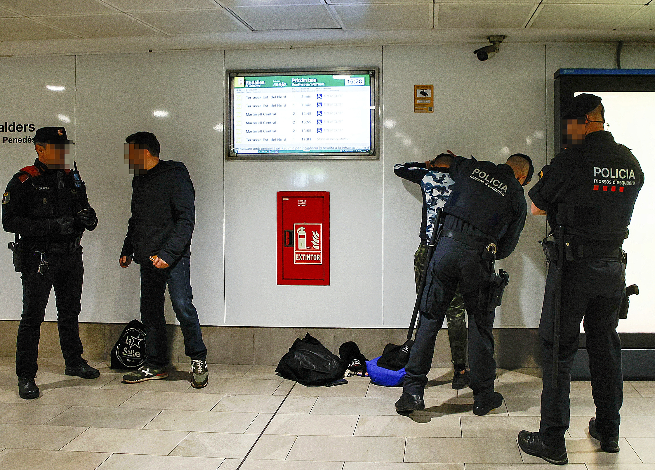 Grandes redadas en el cinturón de Barcelona para atajar el aumento de la delincuencia