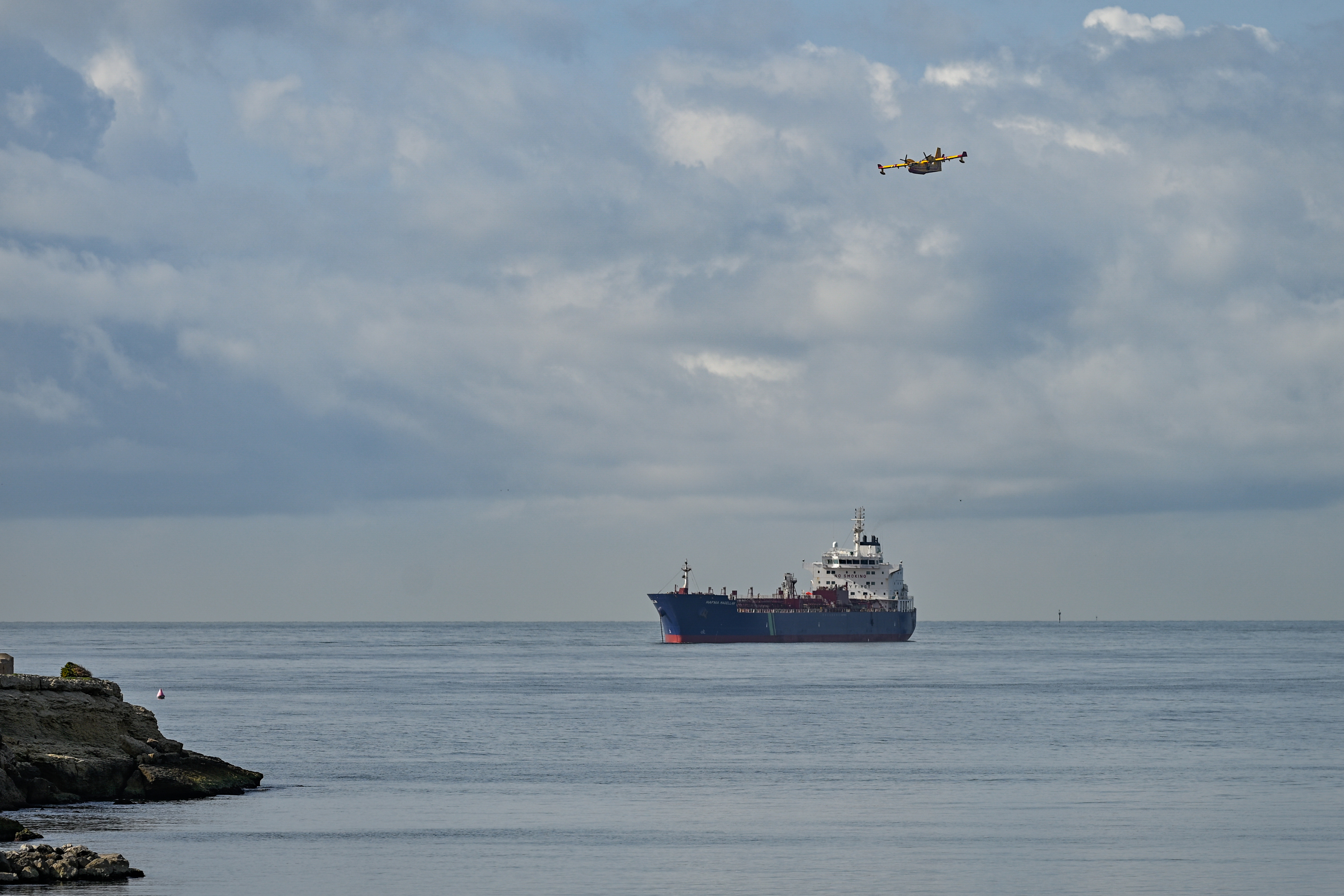 Francia libera un petrolero de la flota fantasma rusa tras cobrarle una multa