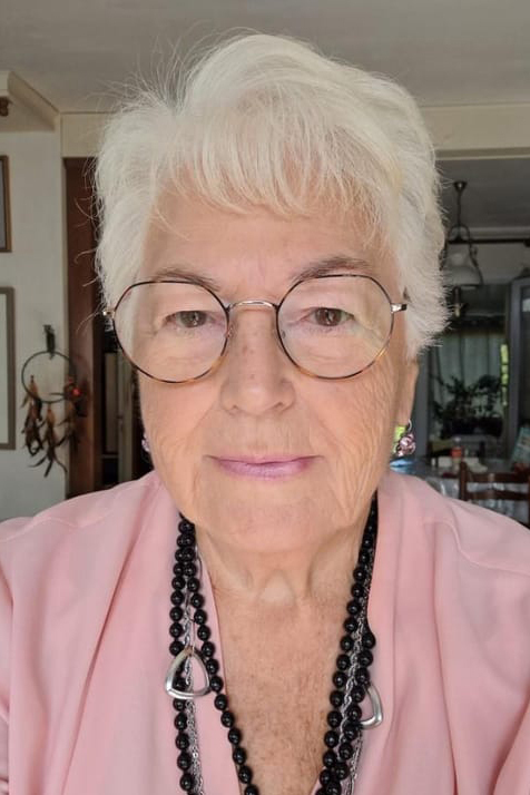 La octogenaria francesa «esposada de pies y manos» por el ICE es finalmente repatriada