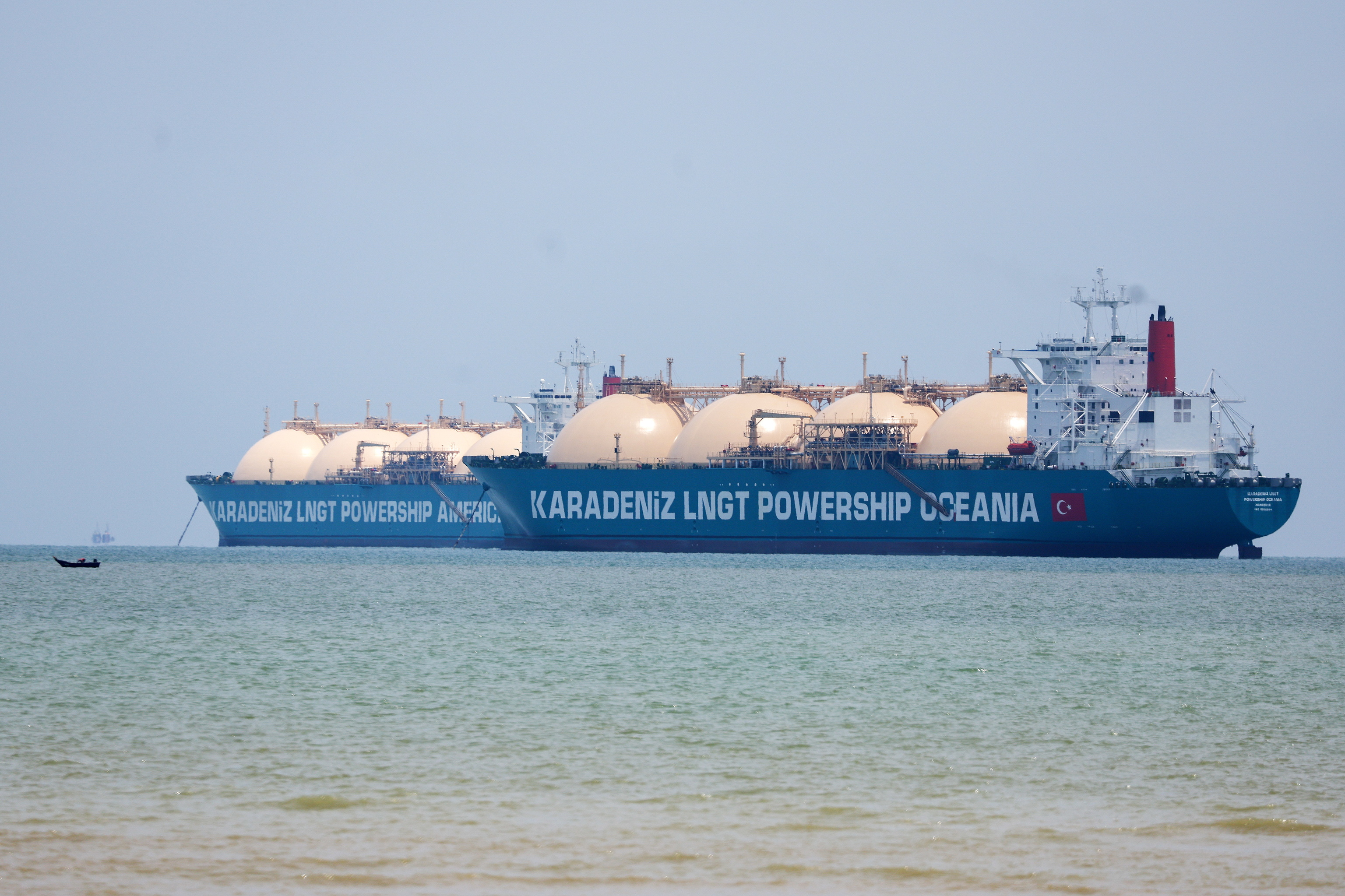 Irán anuncia la reapertura total del Estrecho de Ormuz