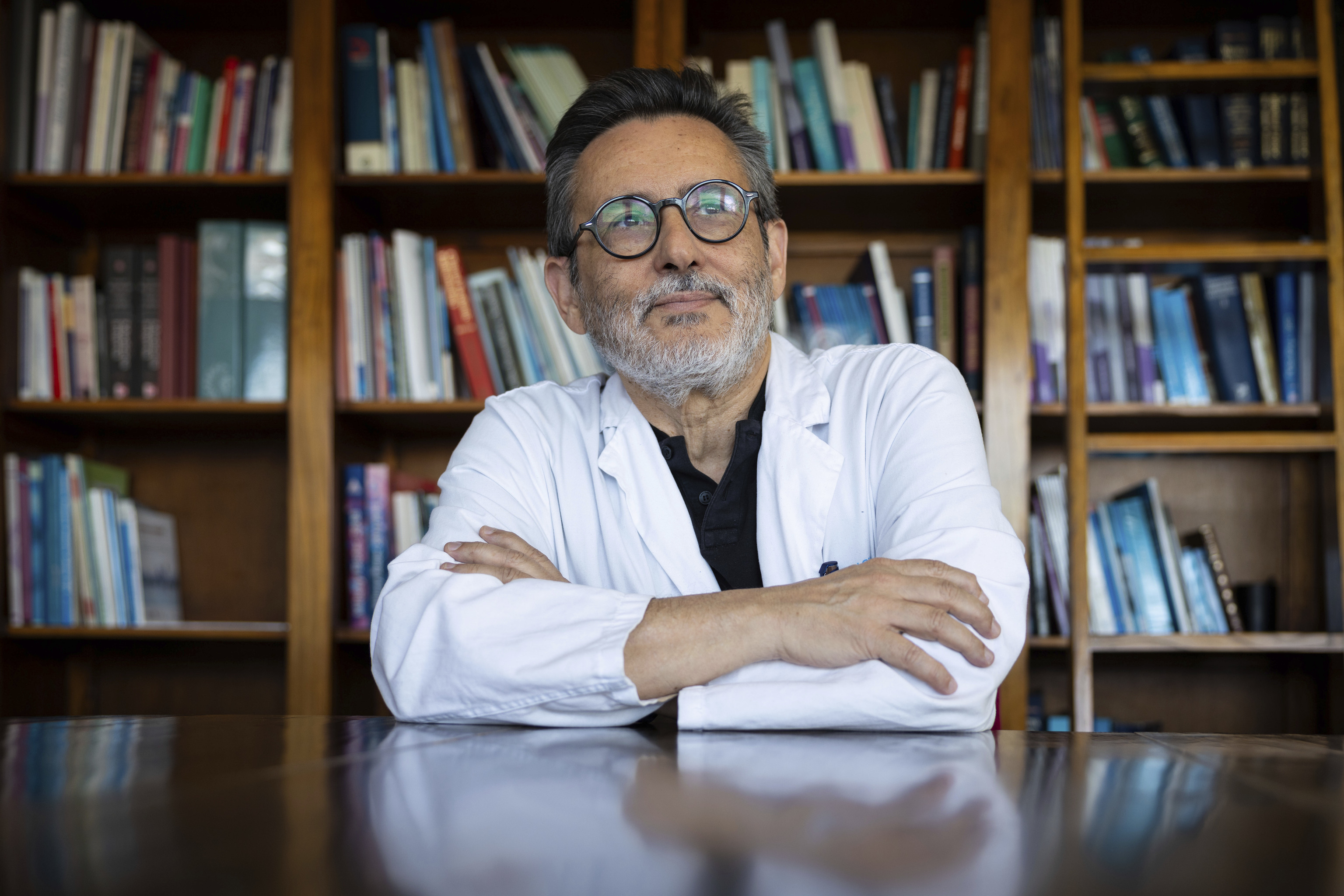 Los protagonistas de cuatro décadas de sanidad: "El mérito de los profesionales ha compensado carencias del sistema y no debería darse por hecho"