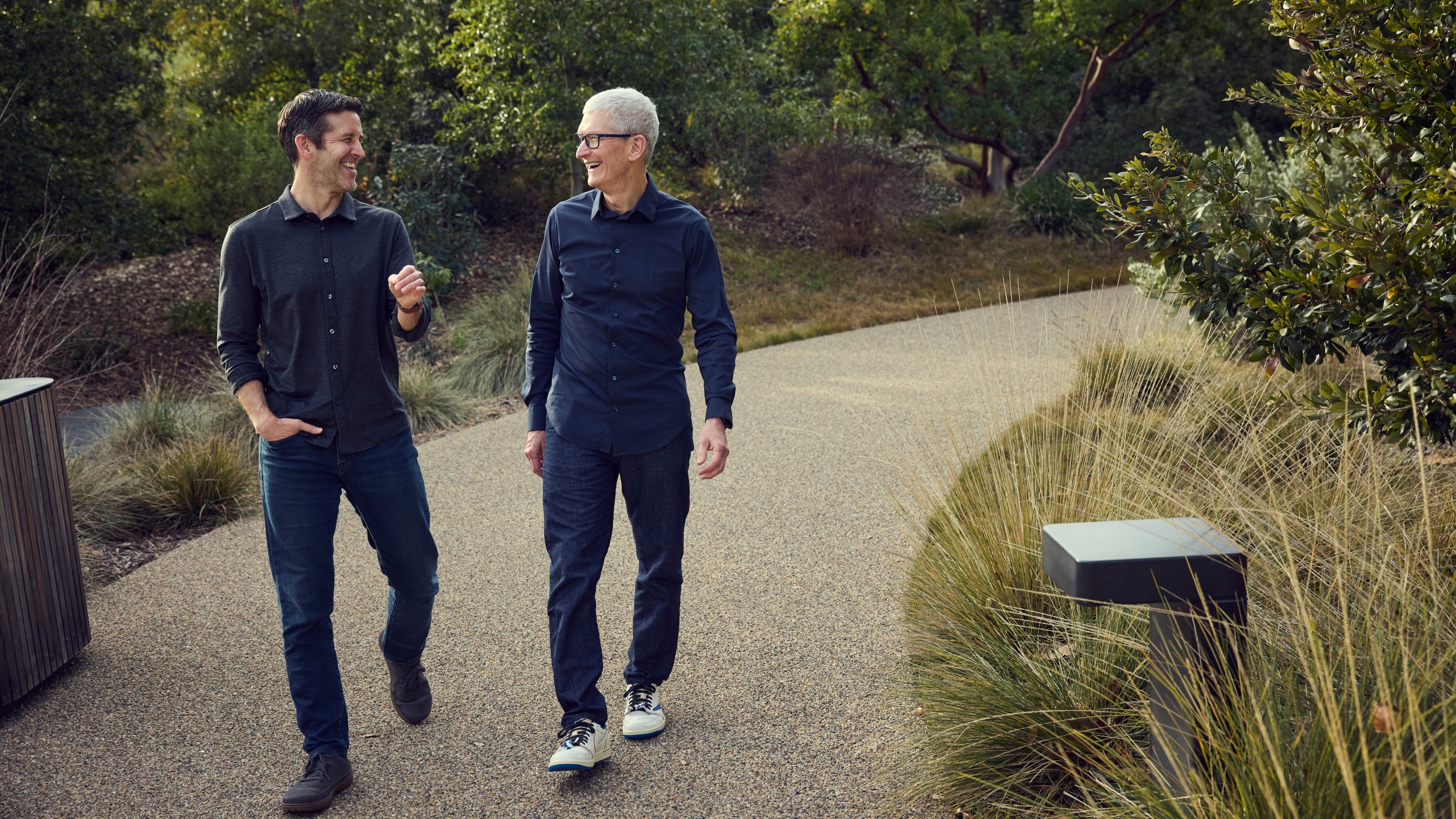 Apple anuncia que John Ternus sucederá a Tim Cook como consejero delegado