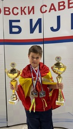 El mejor jugador de ajedrez del mundo (menor de 10 años) es español y ya ha ganado a Pedro Sánchez: "Cuando le dimos a elegir entre esto y el fútbol, no lo dudó"