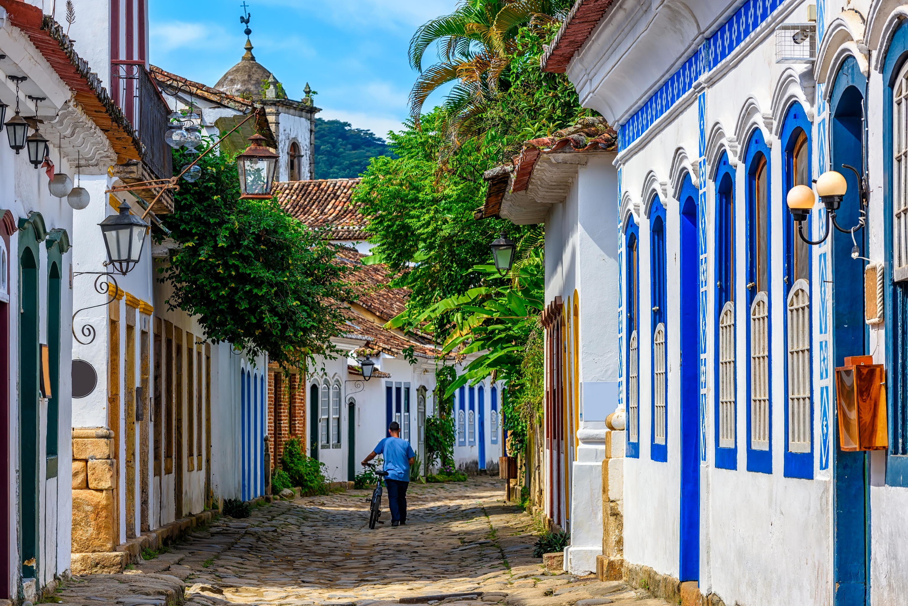 Paraty, la sorprendente ciudad brasileña tropical, líquida y culta que vive a ras del mar