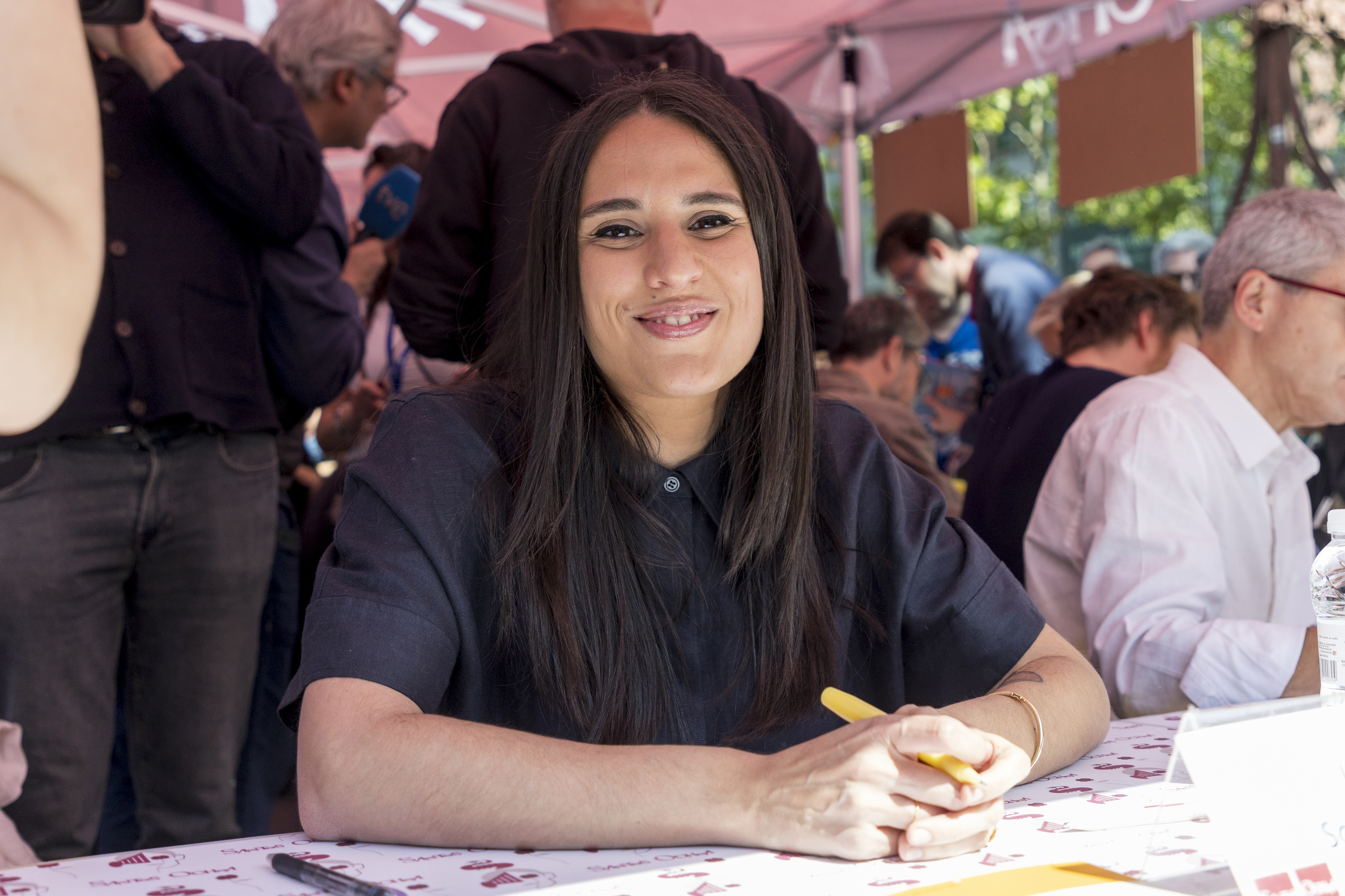 Un Sant Jordi de Nobel y con Eduardo Mendoza como "superestrella" para disgusto del independentismo: "Hoy es el día de los lectores"