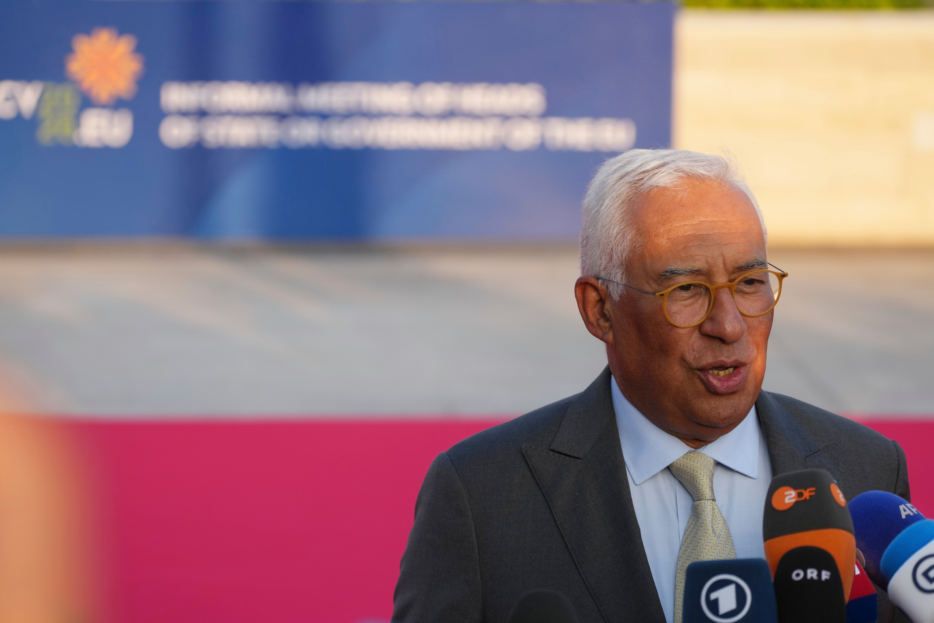 Los líderes de la UE piden que se avance ya en la adhesión de Ucrania tras aprobar el crédito de 90.000 millones: "Es el momento"