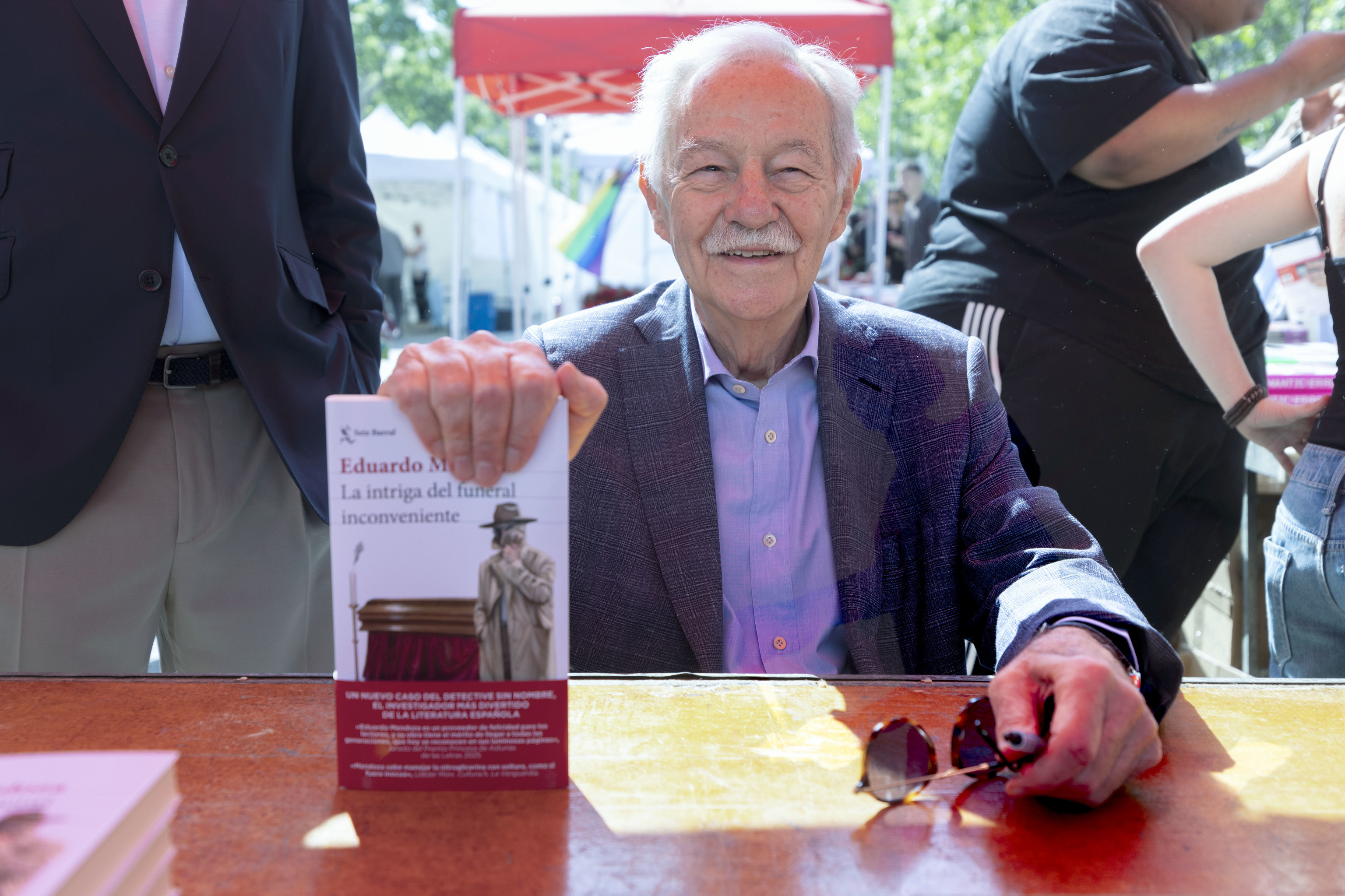 Eduardo Mendoza se corona como el escritor más vendido de Sant Jordi