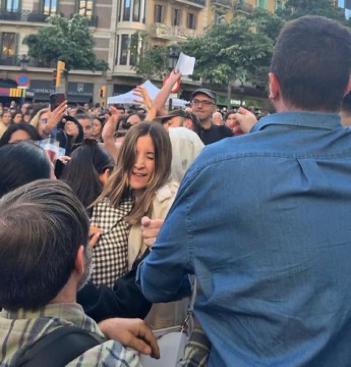 Atacan la carpa de Vox en Barcelona por Sant Jordi y agreden a la diputada Júlia Calvet