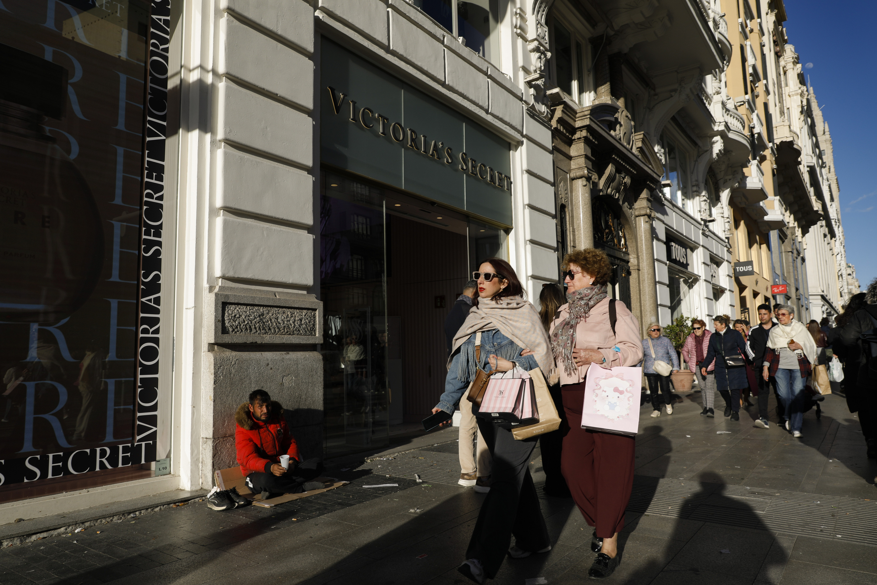 Seis de cada 10 españoles acumulan productos que podrían convertirse en 1.112 euros extra al año