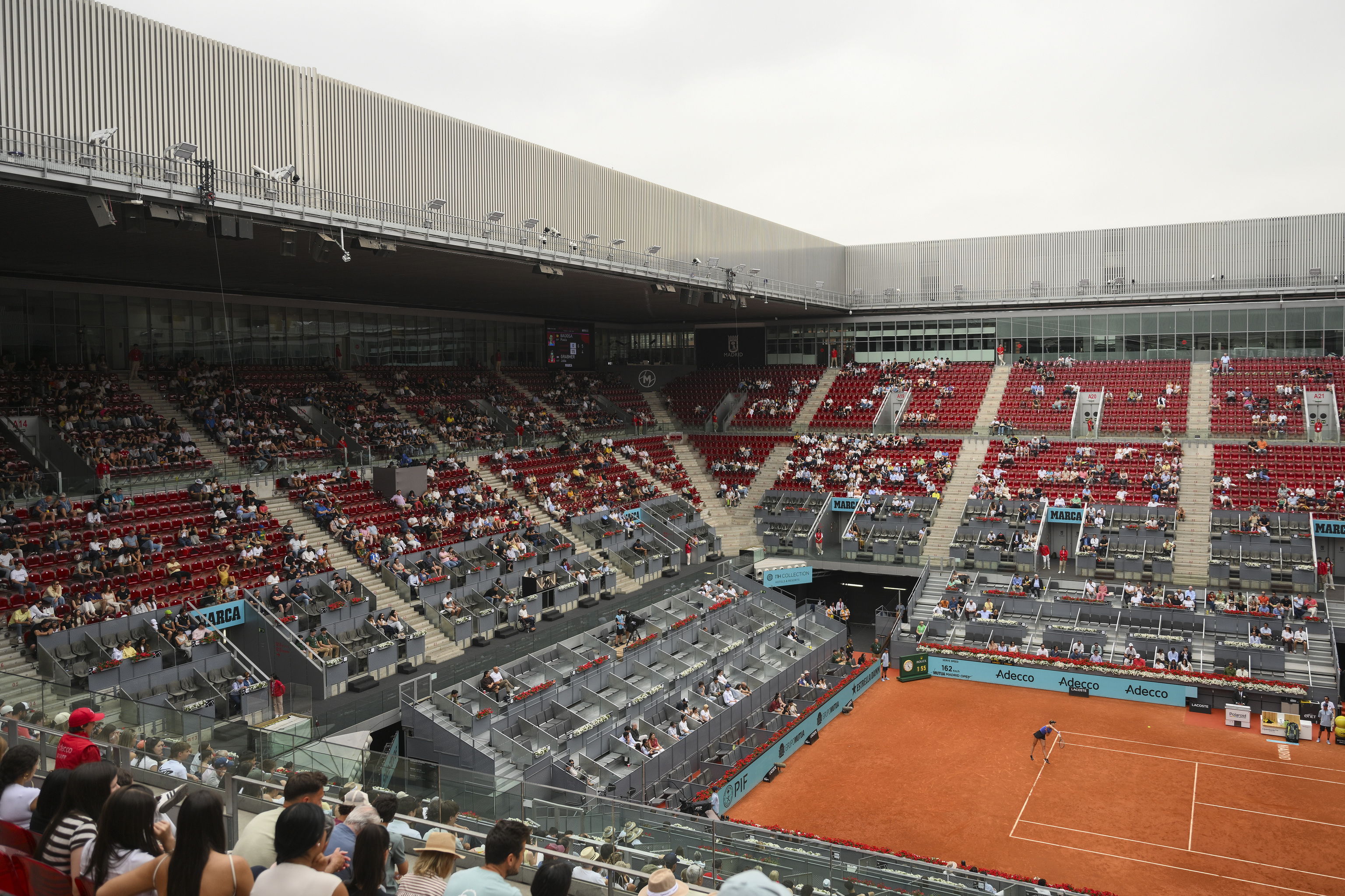 Un calor desigual en el Mutua: del vacío en los palcos VIPS al desatado fervor del público con sus jugadores