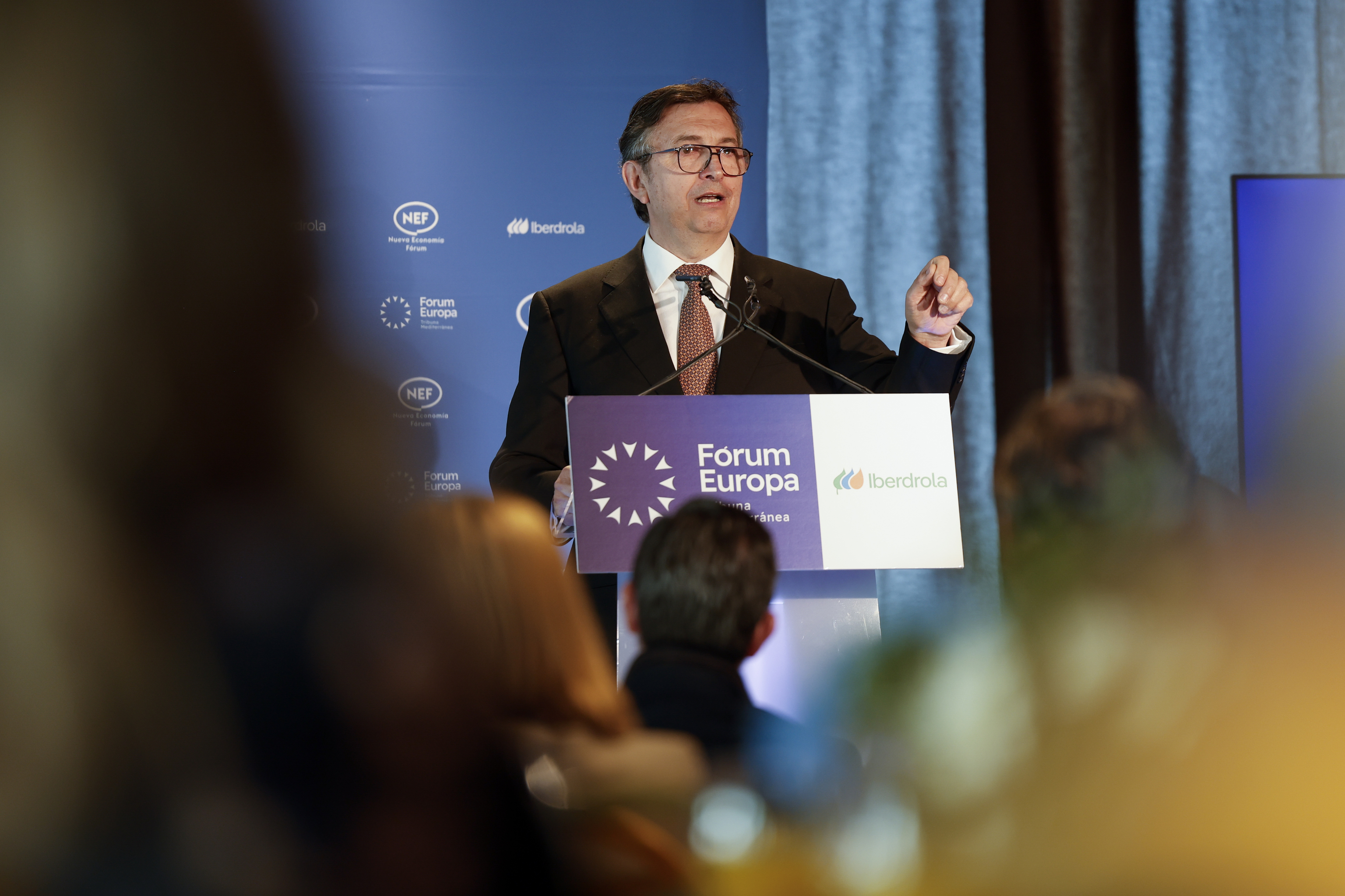 El presidente de la CEV considera "muy discutible" la prioridad nacionaly asegura que lleva "a las dos Españas"