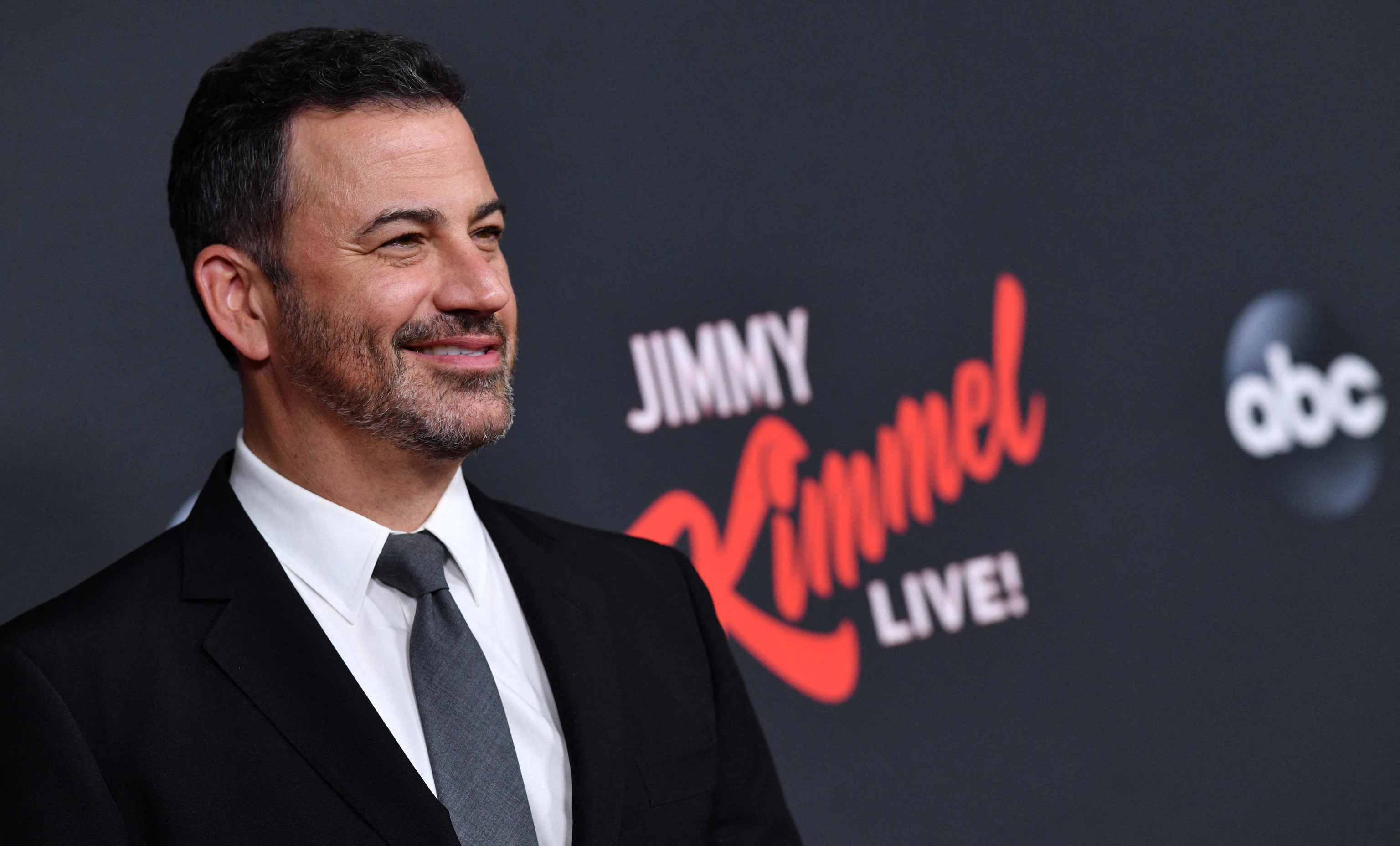 Jimmy Kimmel afirma que su broma sobre Melania Trump fue malinterpretada: "Lo de 'viuda' lo dije por la diferencia de edad con el presidente, no era un llamammiento a su asesinato"