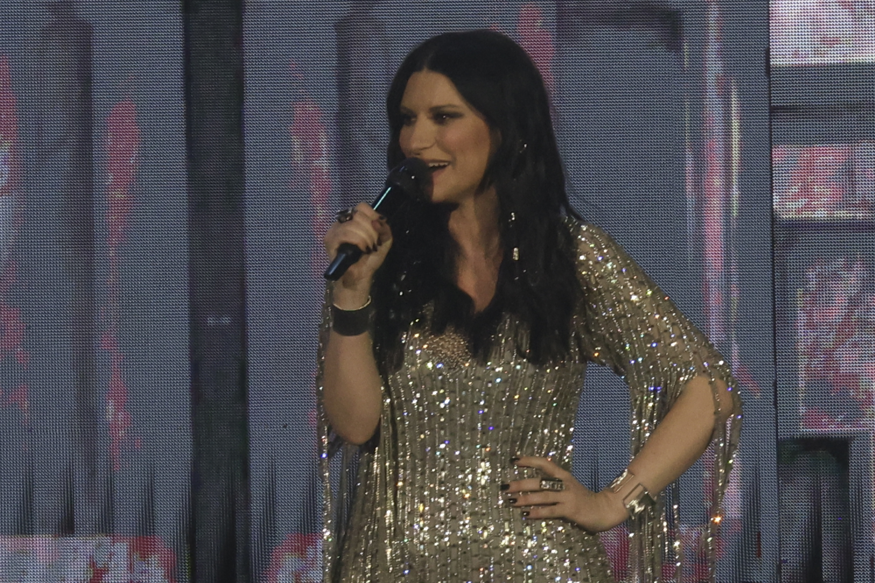 El motivo por el que Laura Pausini necesitó una mascarilla de oxígeno en su concierto en Quito
