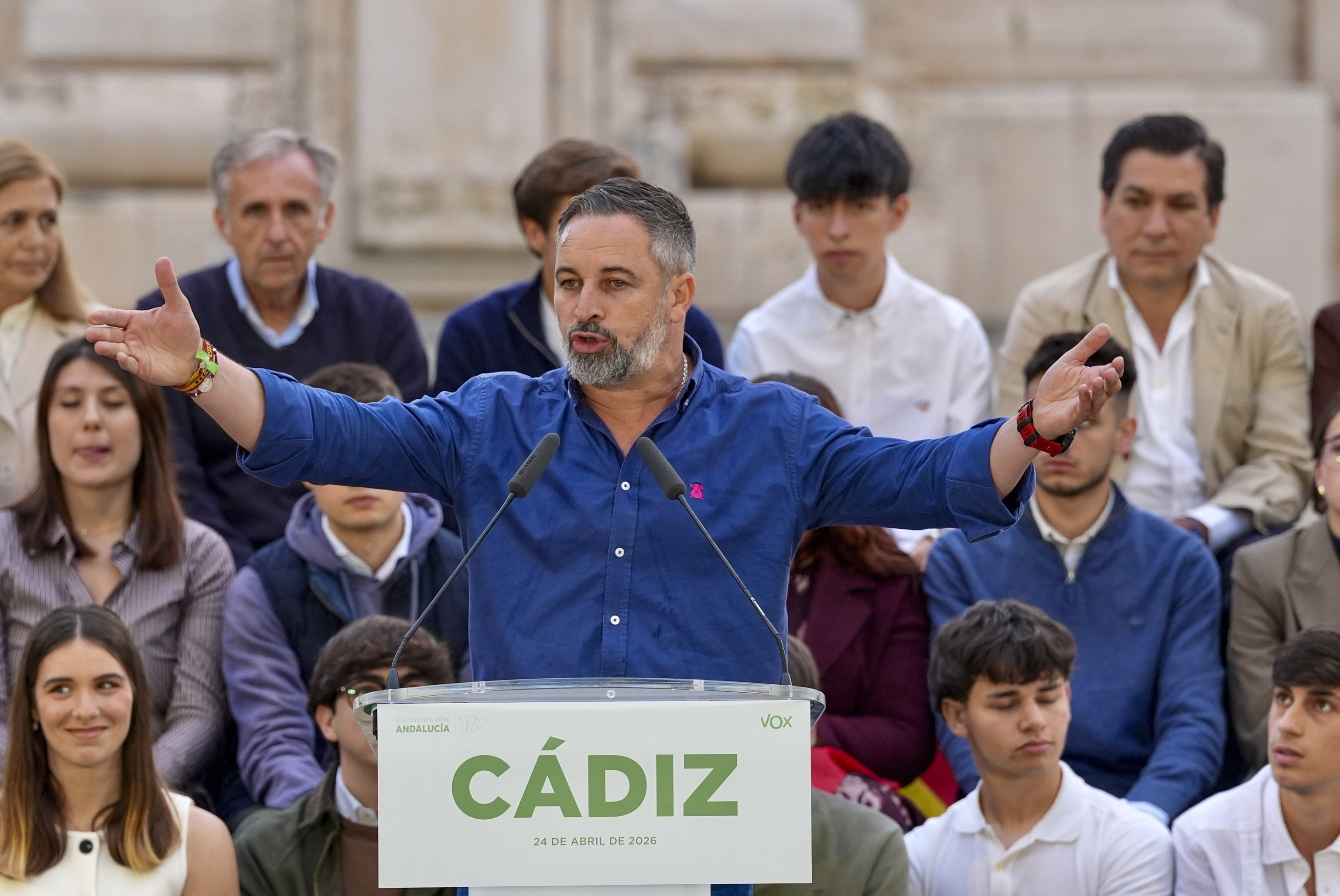 El PSOE responde a Abascal por llamar "mierda" a Sánchez que "lo que demuestra es un cerebro absolutamente vacío de ideas"