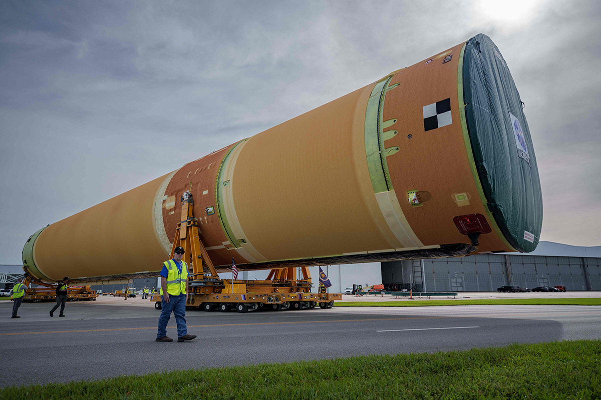 De la euforia por Artemis 2 a los retos para pisar la Luna antes que China: "Construir una base llevará la tecnología al límite"