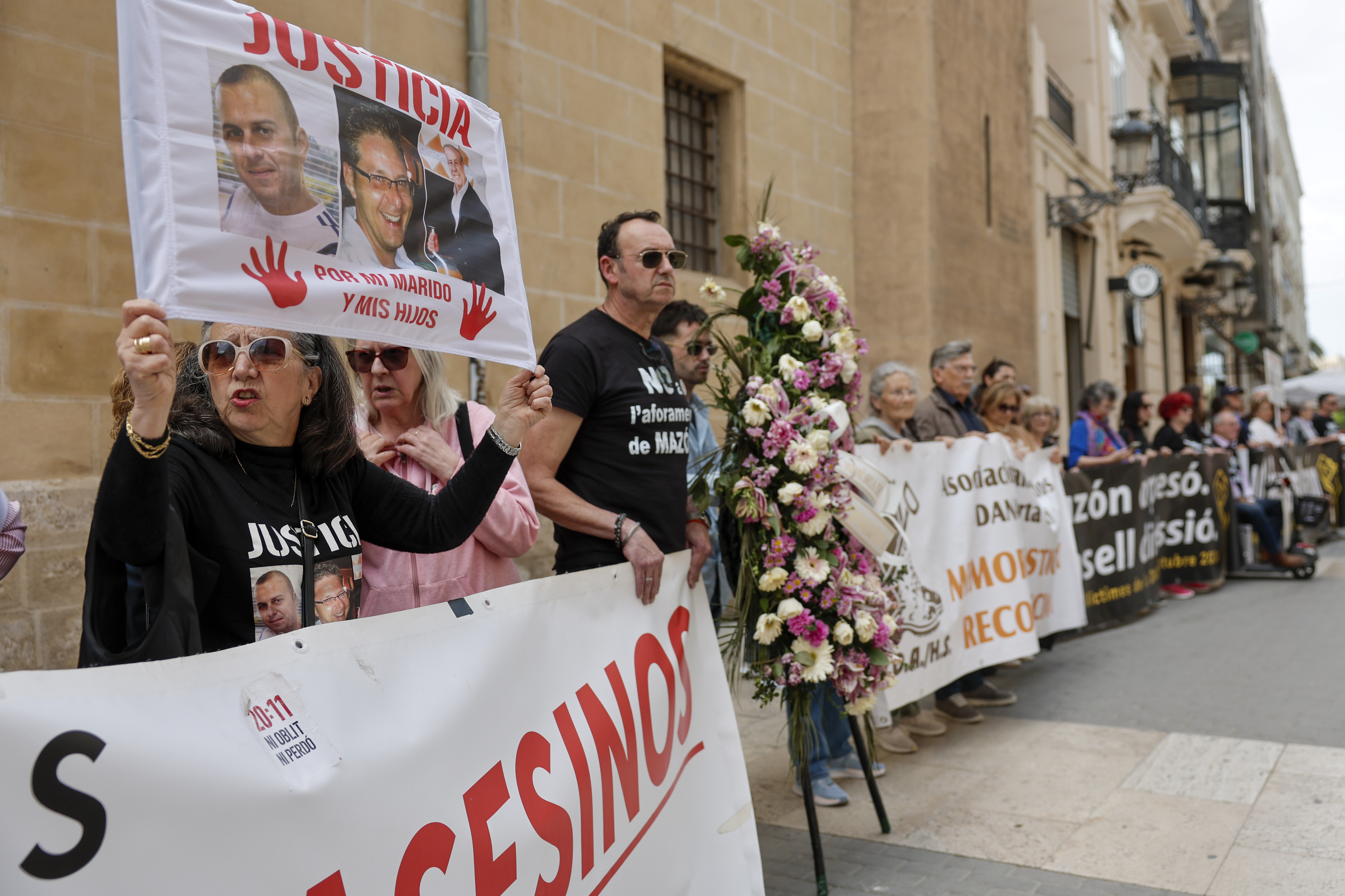 Las asociaciones mayoritarias de víctimas de la dana rechazan reunirse con la Generalitat y piden a Llorca que exija el acta a Mazón
