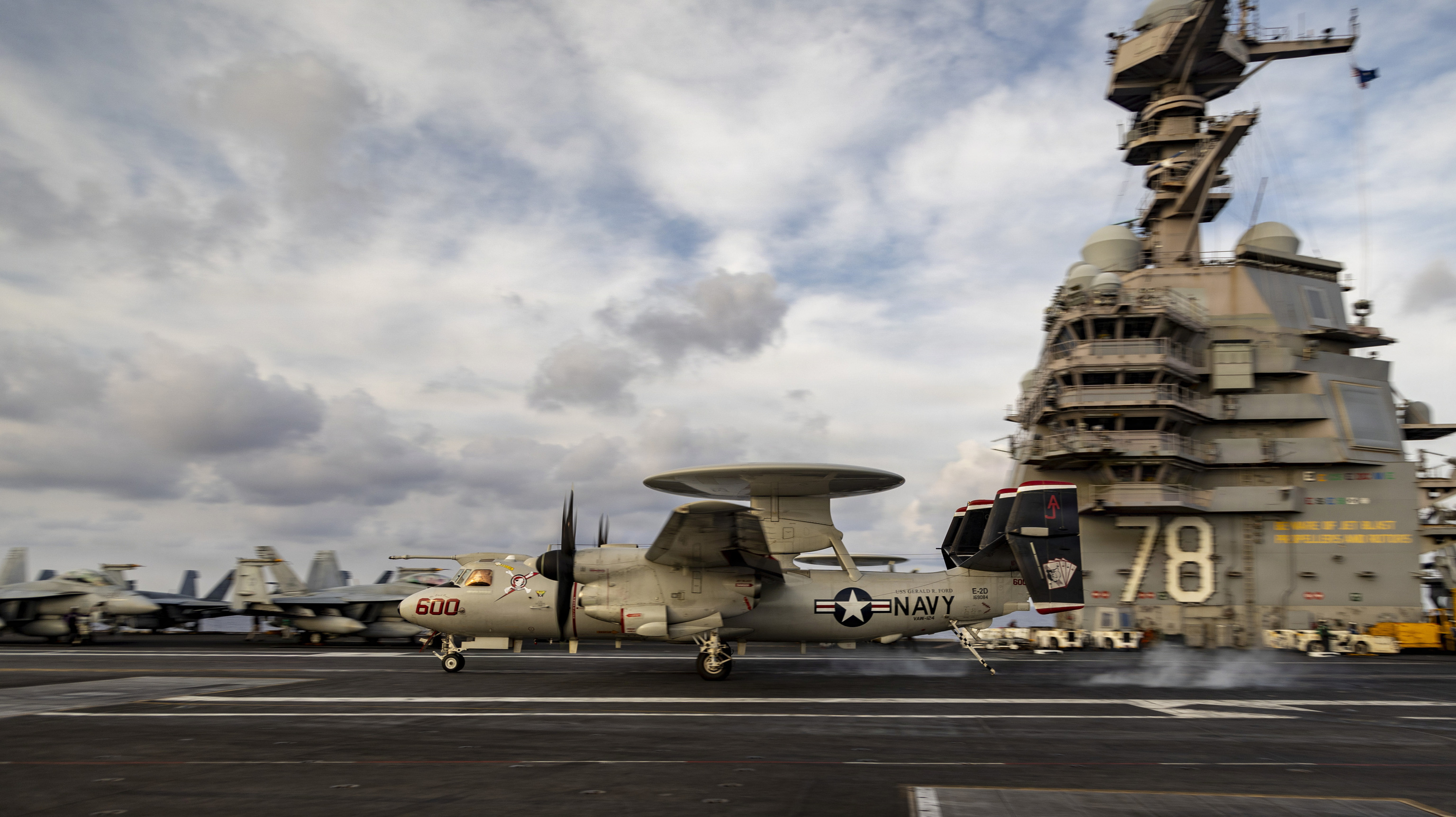 USA:s logistiks paradox: när av 11 superhangarfartyg bara tre kan gå i krig mot Iran