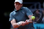 Sinner arrolla a un pusilánime Zverev y se convierte en Madrid en el primer jugador que encadena cinco Masters 1000 consecutivos