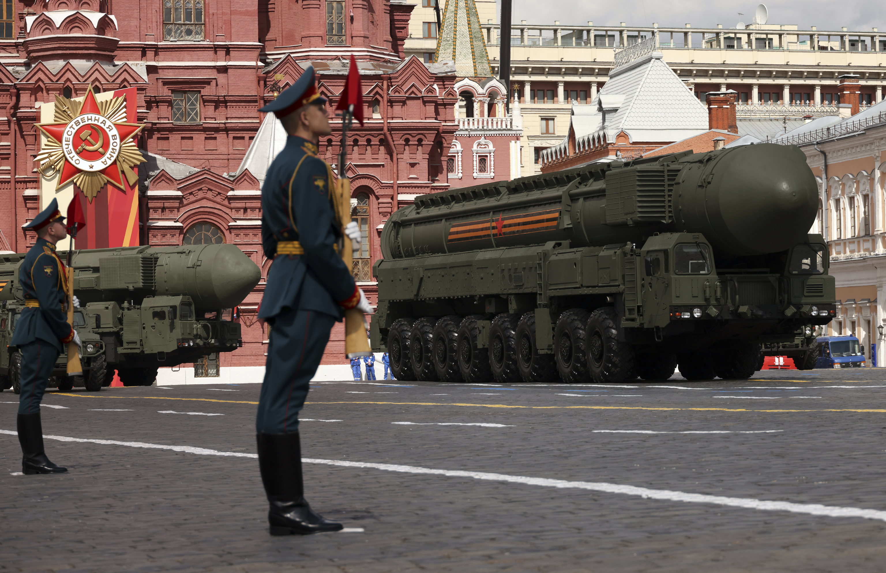 El 'descafeinado' desfile del Día de la Victoria de Putin, bajo la amenaza de los drones ucranianos