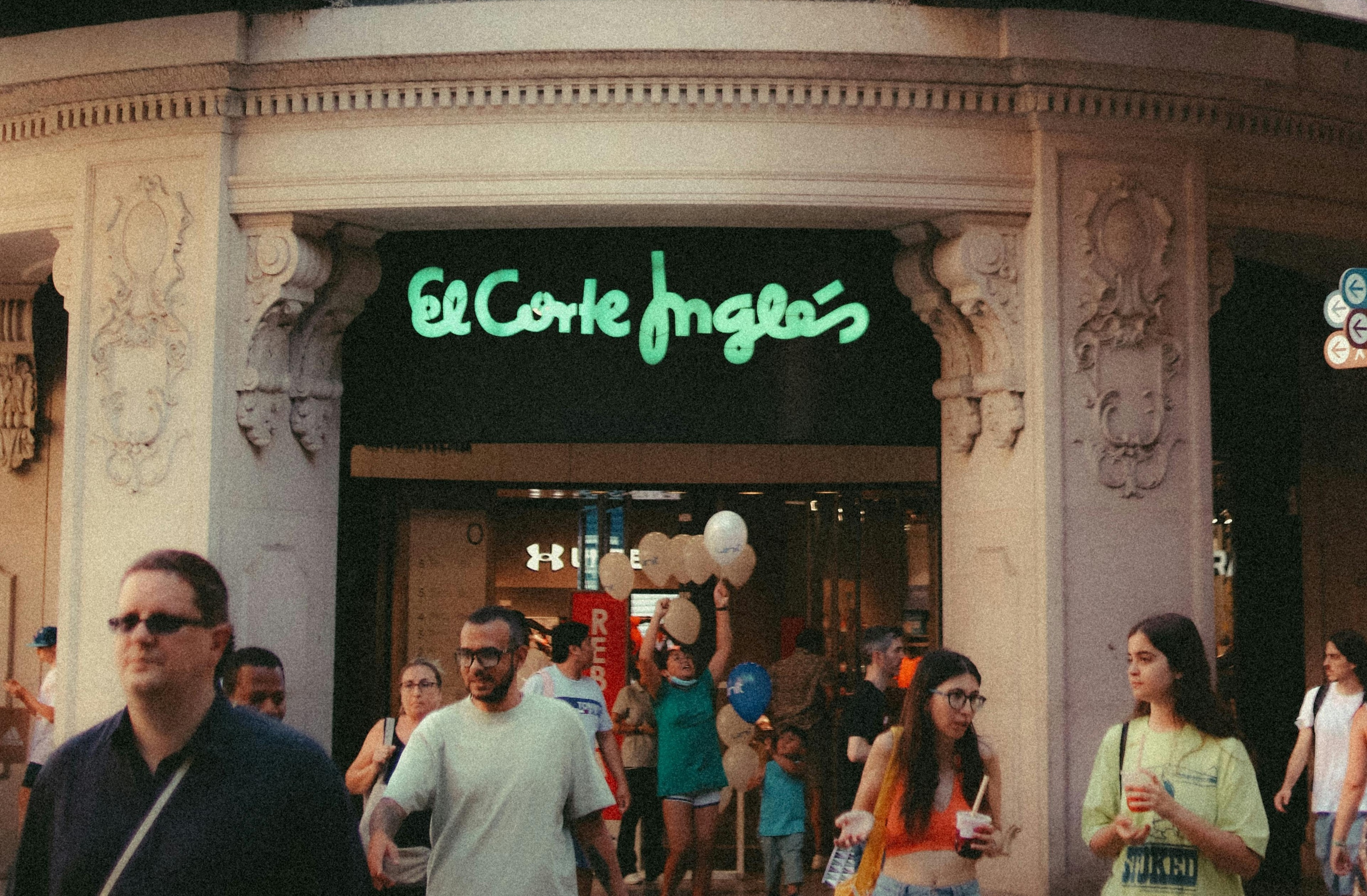 Ya es oficial en Barcelona: llegan los cambios en los días de apertura de tiendas y centros comerciales con la llegada del buen tiempo