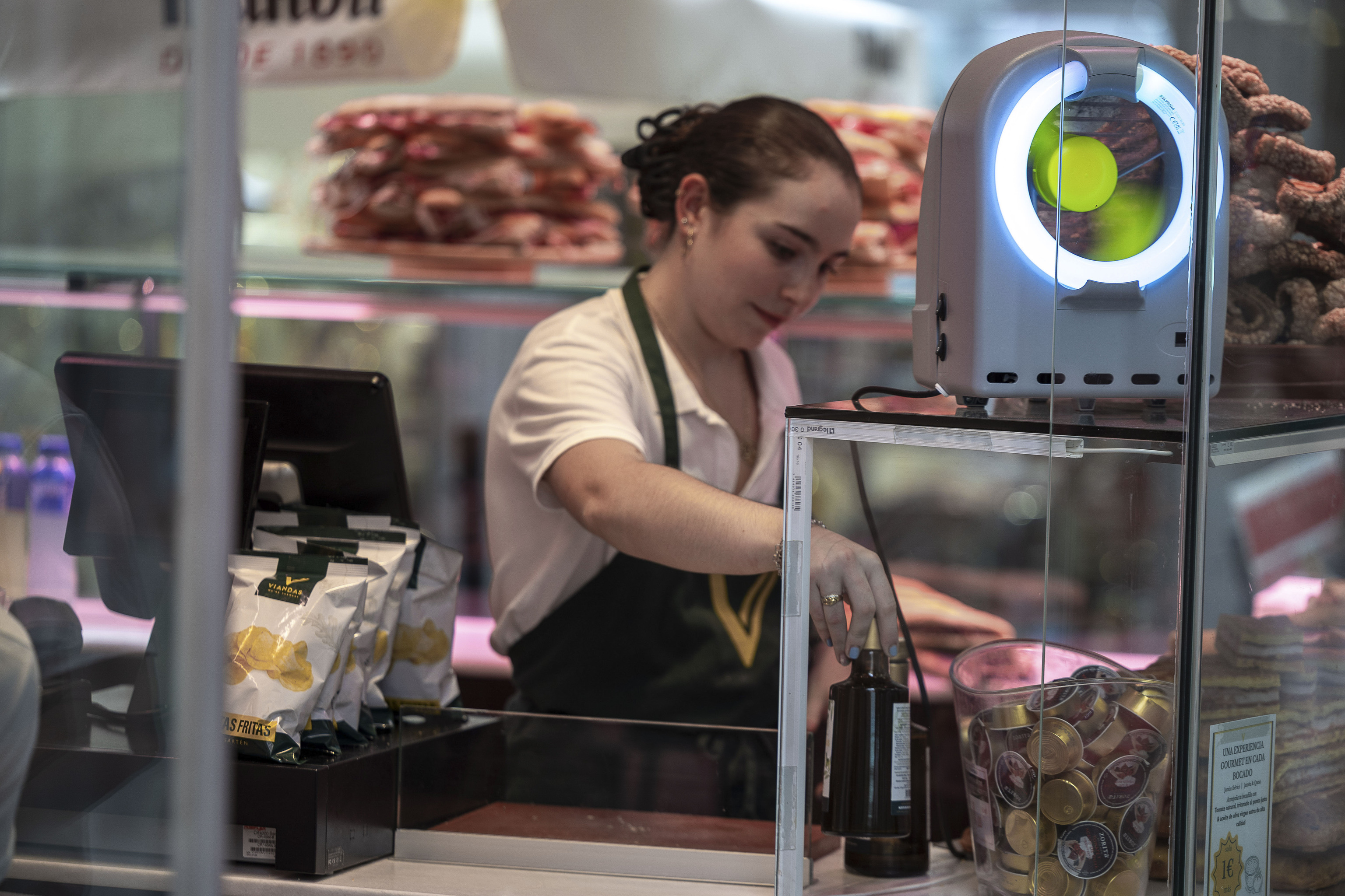 El récord de mujeres trabajando oculta una brecha en calidad del empleo: sólo son el 39% de los indefinidos a tiempo completo