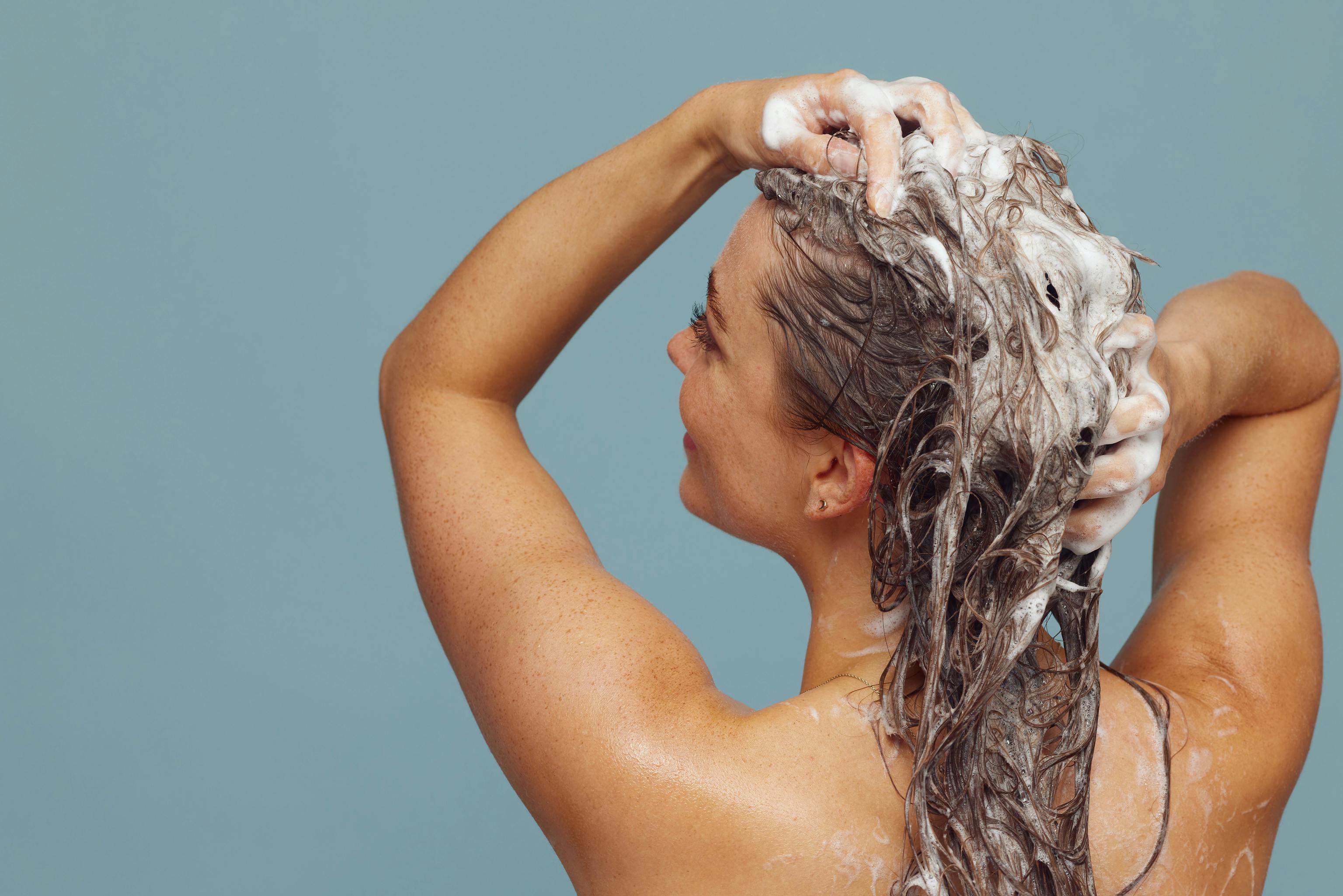 Adiós a la sequedad, hola a una piel suave y elástica: la rutina que todas las mujeres de 50 deberían añadir a su ducha