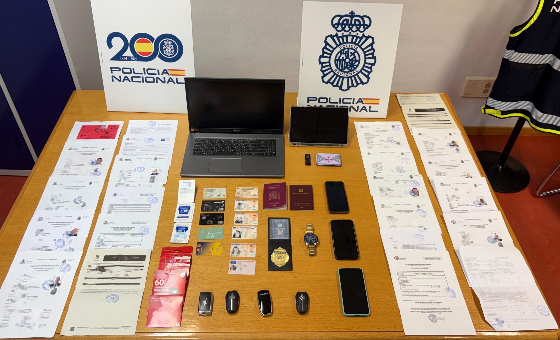 Cuatro detenidos en Madrid por cometer estafas en el alquiler de viviendas manipulando fotos de los rostros de las víctimas