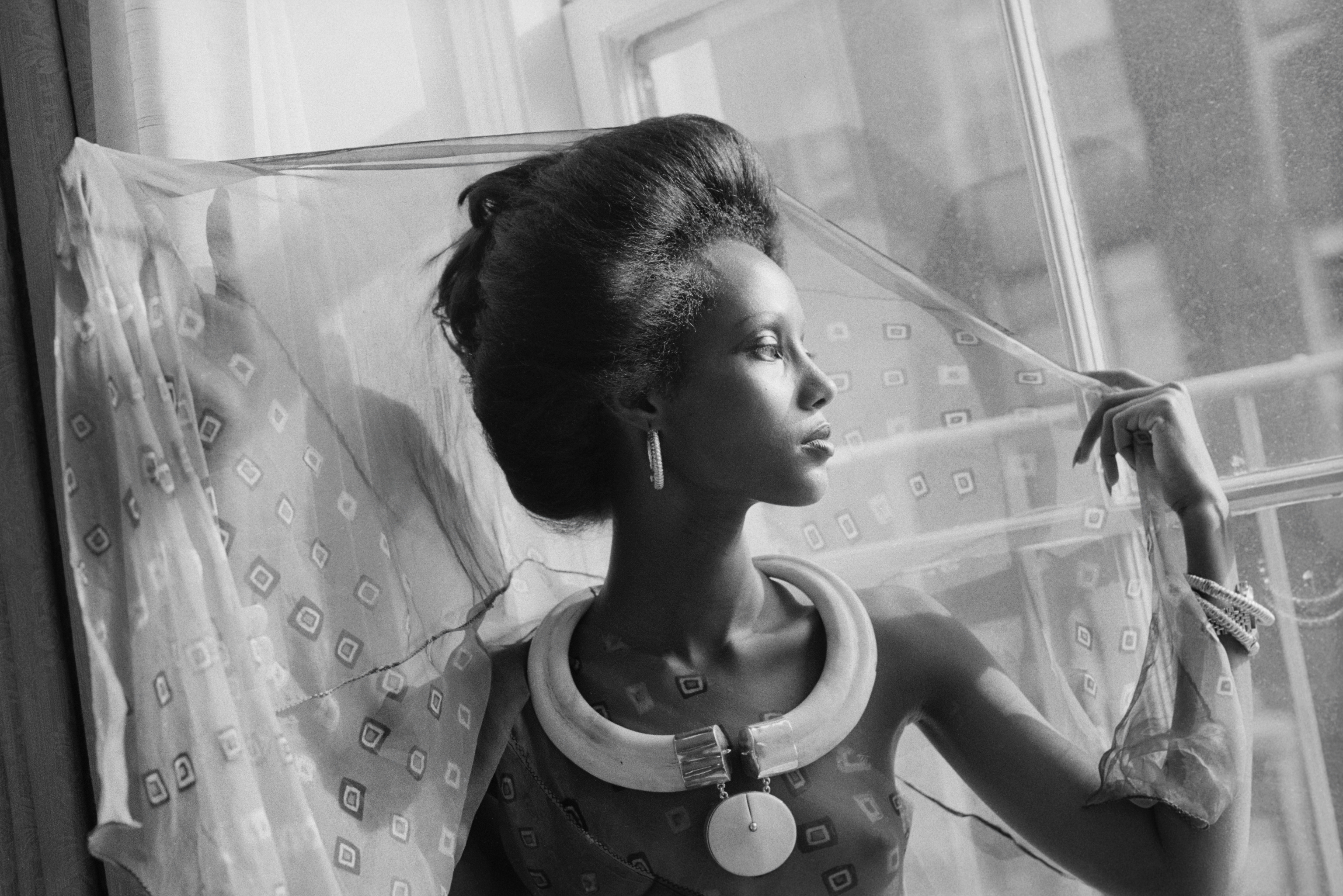 Iman: la diosa del canon desacostumbrado que enamoró a Bowie y abrió camino a la diversidad