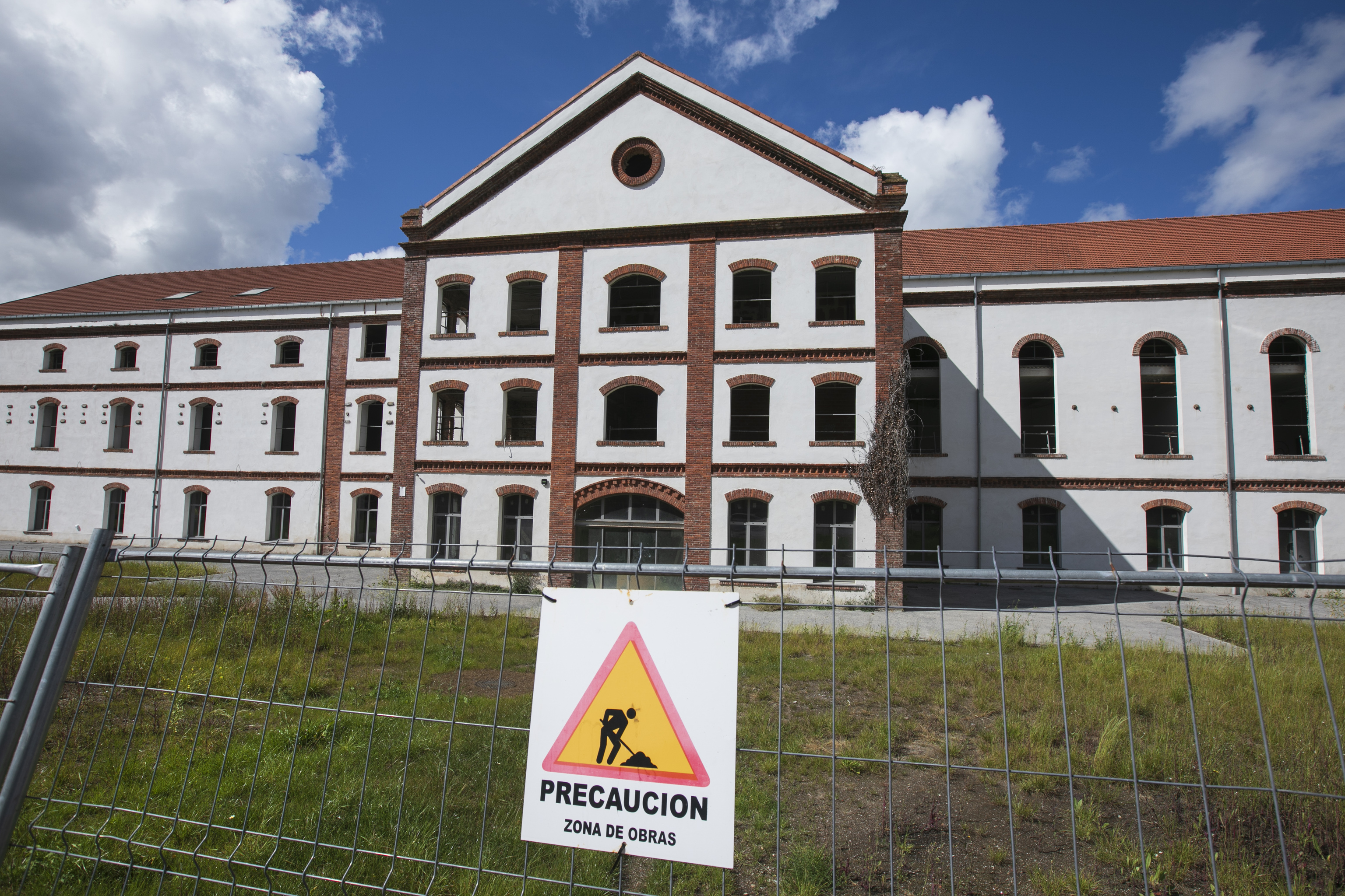 La Azucarera de Pravia: el pozo sin fondo asturiano al que se han destinado nueve millones y lleva más de un siglo abandonado