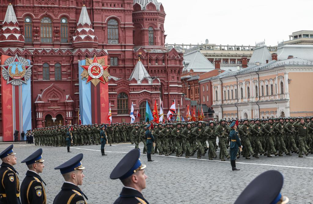 Putin preside un desfile por el Día de la Victoria sin tanques y con el "permiso" de Zelenski: "Luchamos contra todo el bloque de la OTAN"